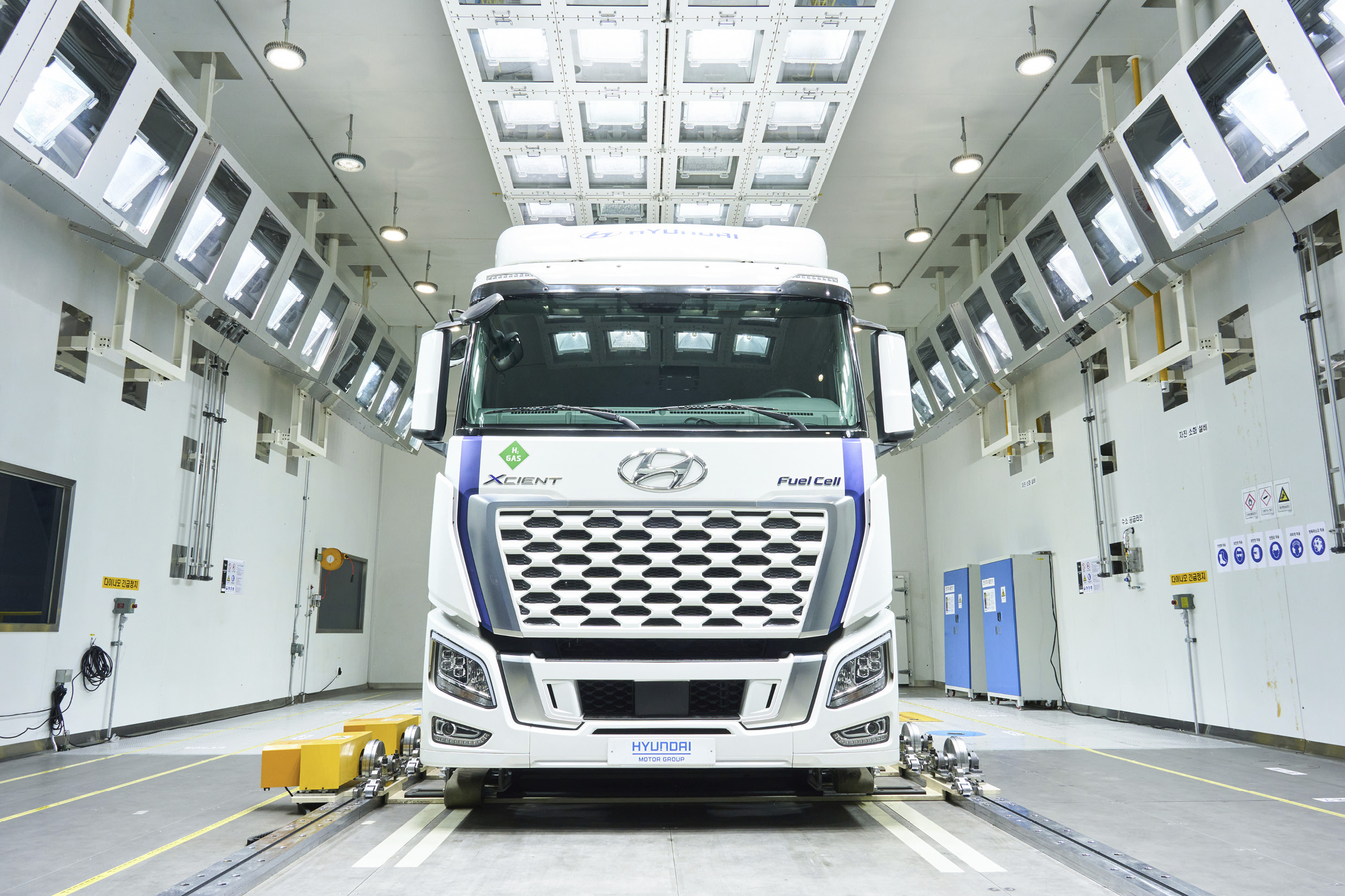 수소전기버스를 시험 중인 모습