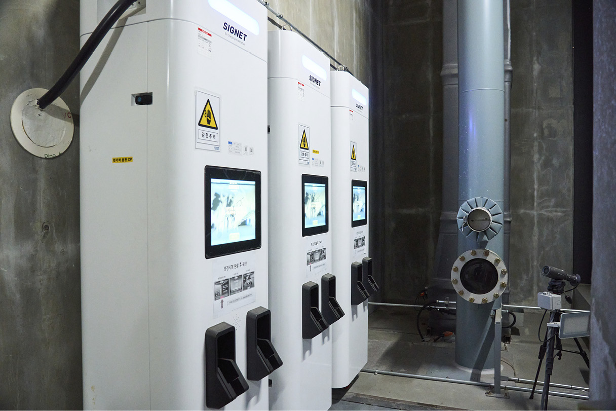 내부에 위치한 초고속 충전기