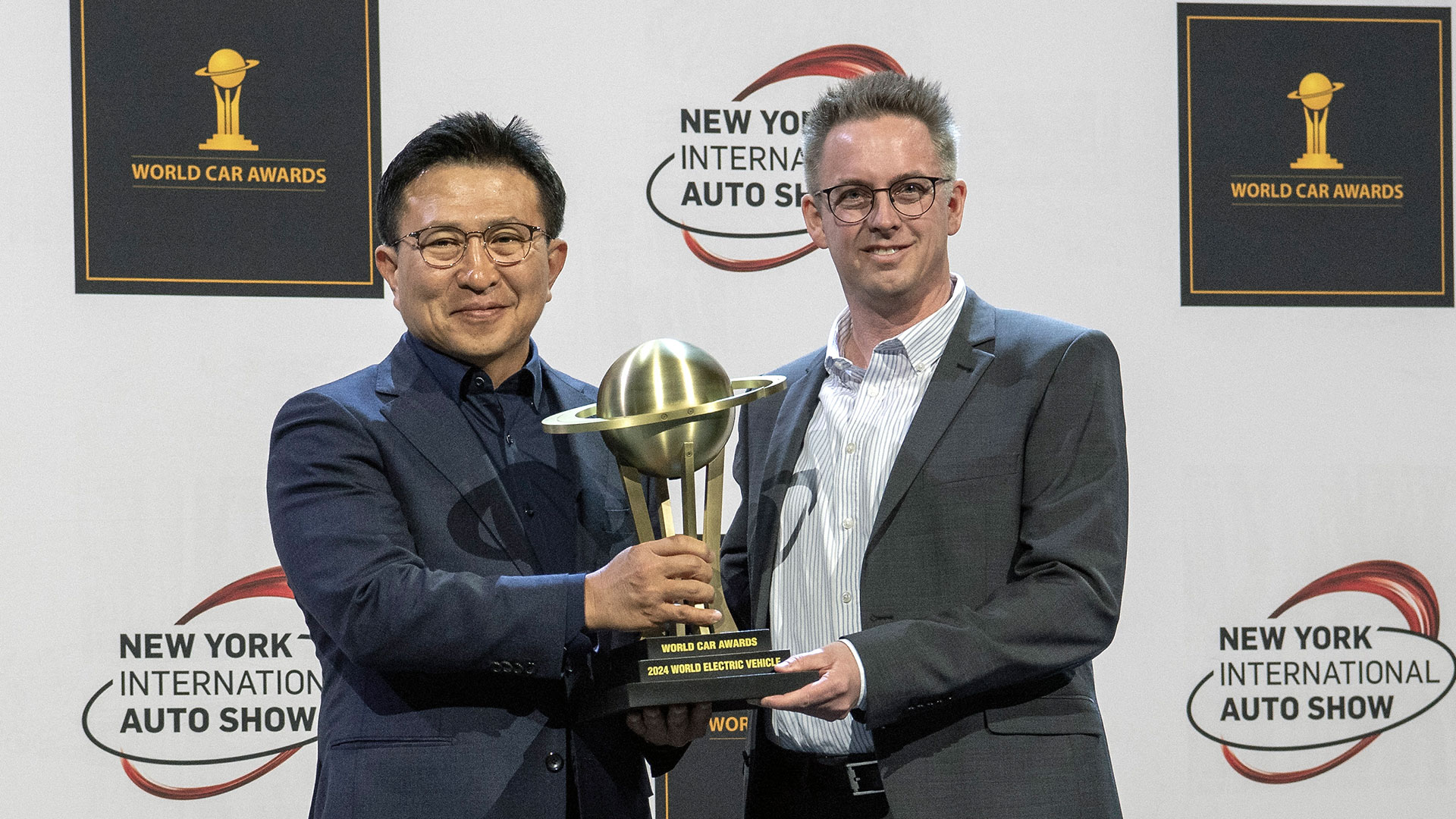 Kia EV9 secures double win at  the 2024 World Car Awards