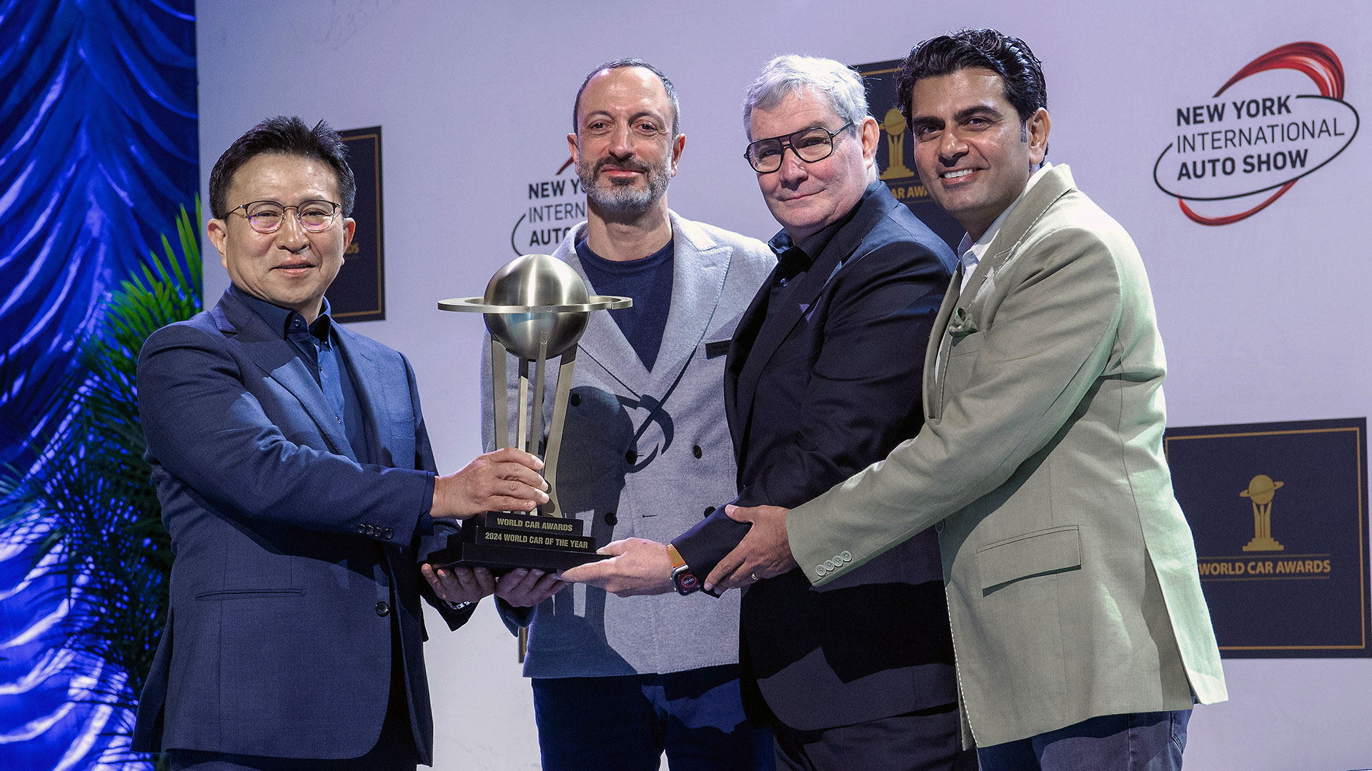 Kia EV9 secures double win at  the 2024 World Car Awards