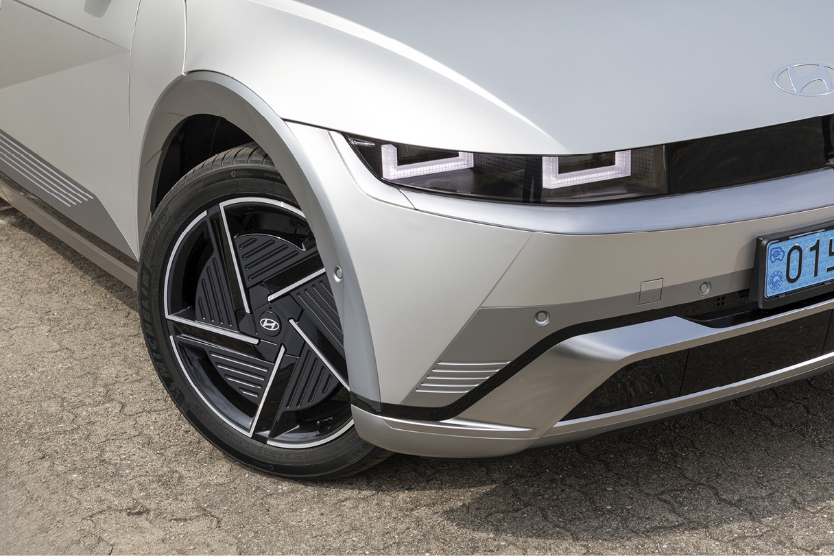 Front view of Hyundai The new Ioniq 5