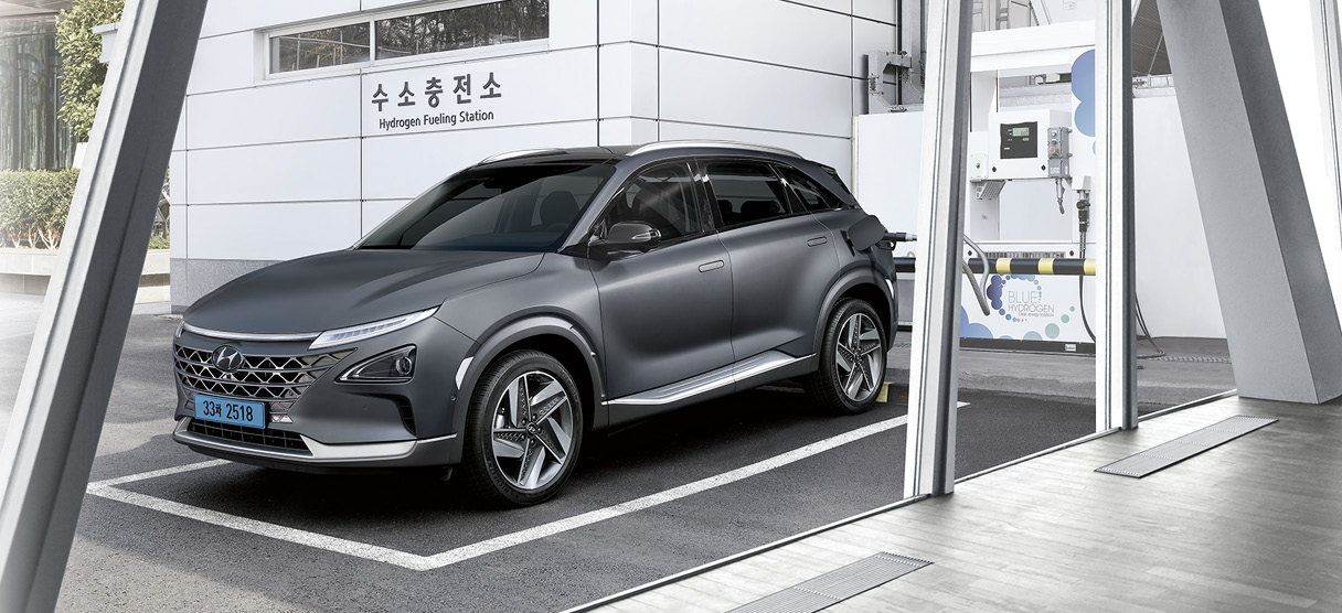 충전 중인 현대차 넥쏘의 모습