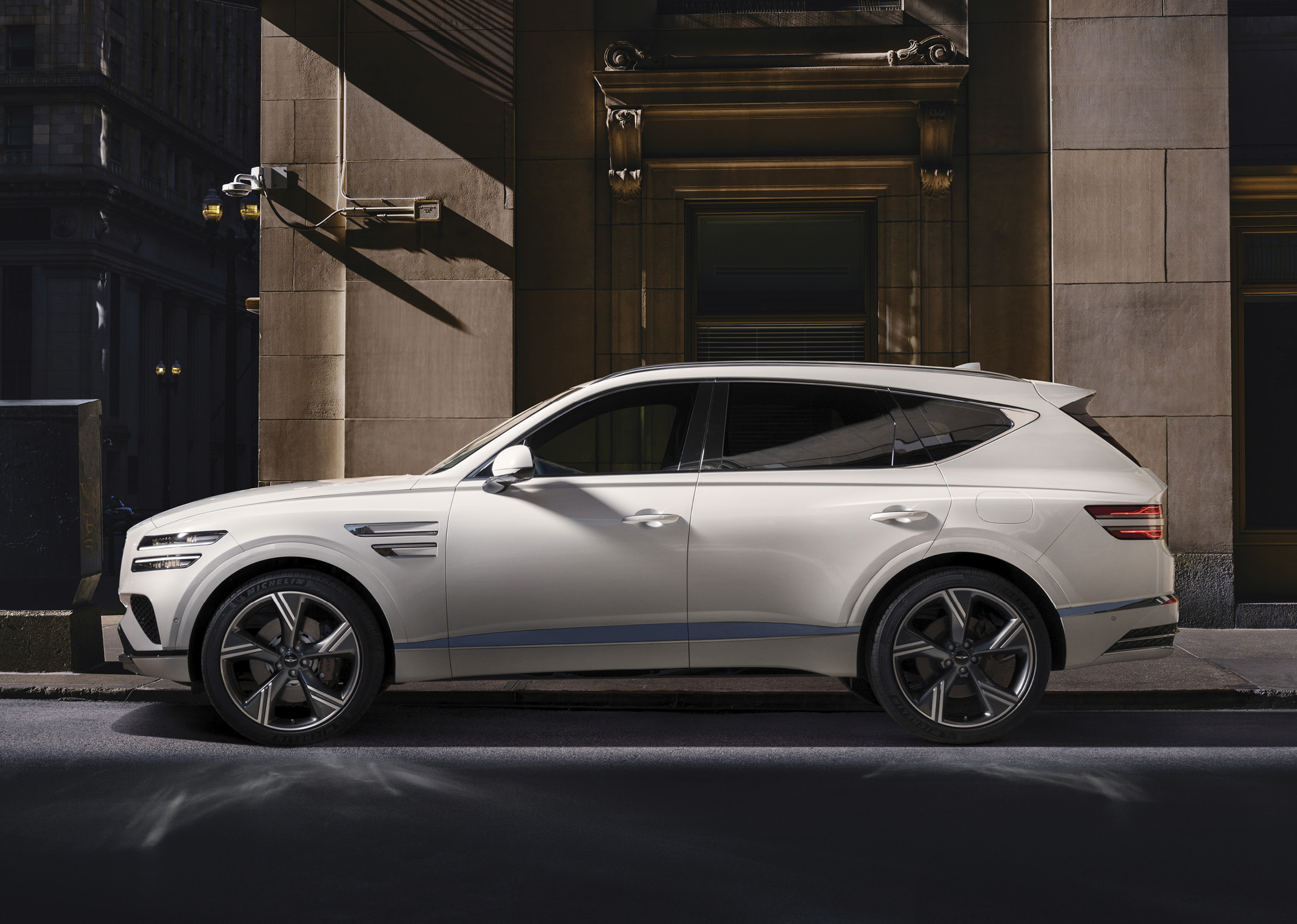 The Genesis GV80 Side View