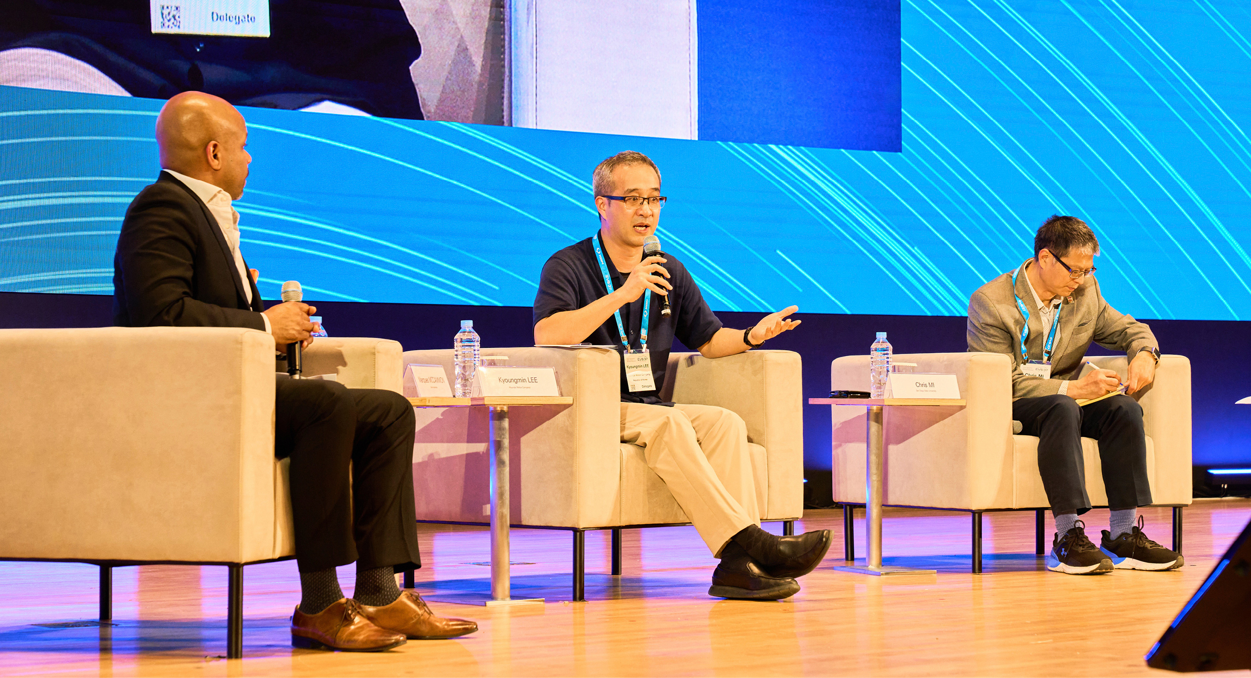 학술대회에서 이야기를 전하고 있는 현대차 이경민 박사