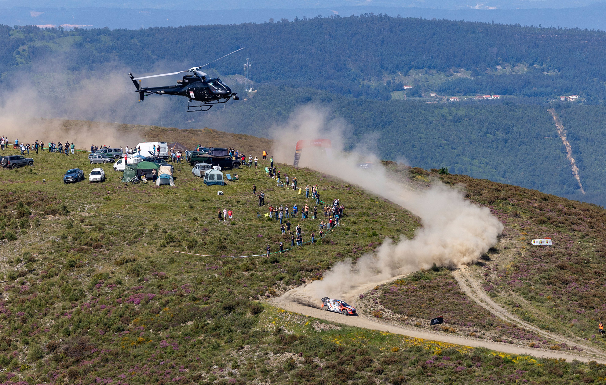 현대자동차 i20 N 랠리1 하이브리드의 주행 모습
