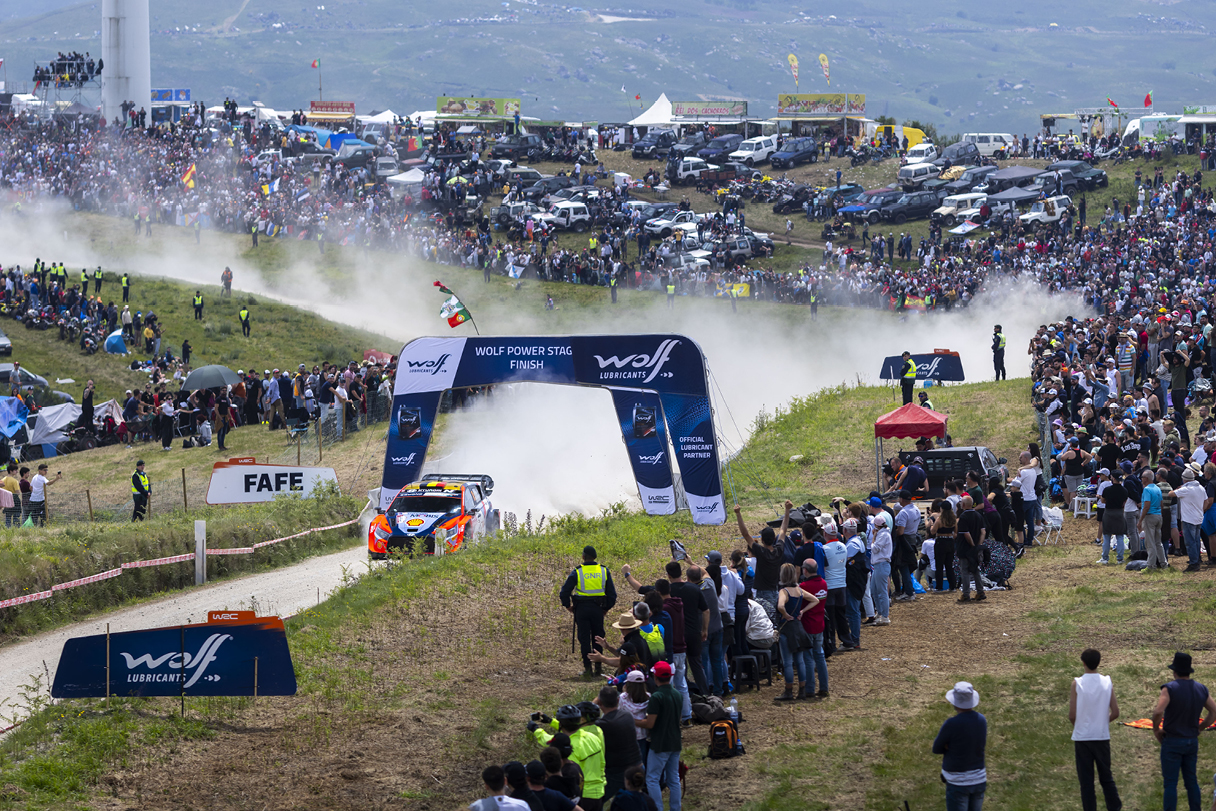 현대자동차 i20 N 랠리1 하이브리드의 주행 모습