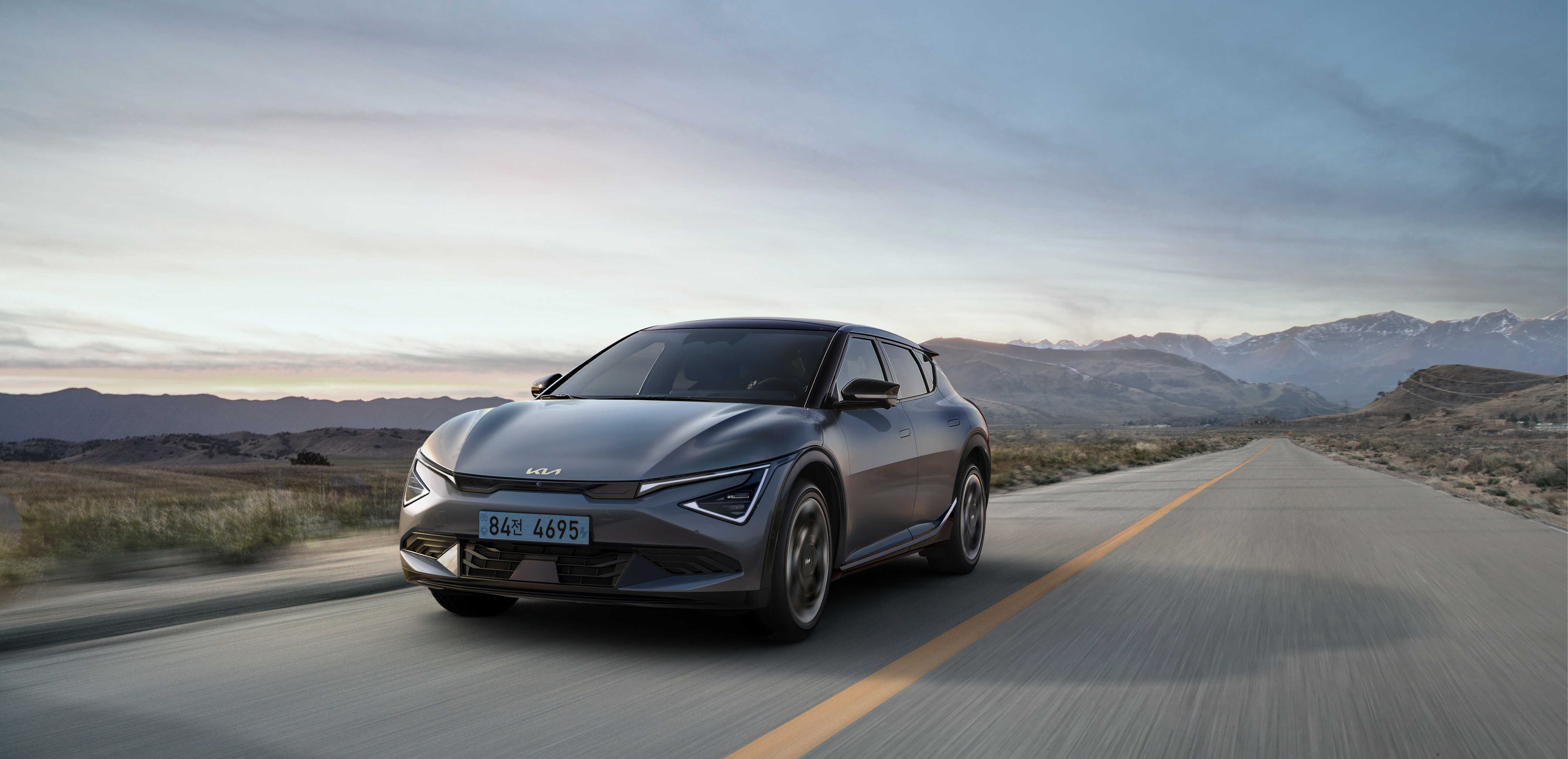 기아 EV6의 주행 모습