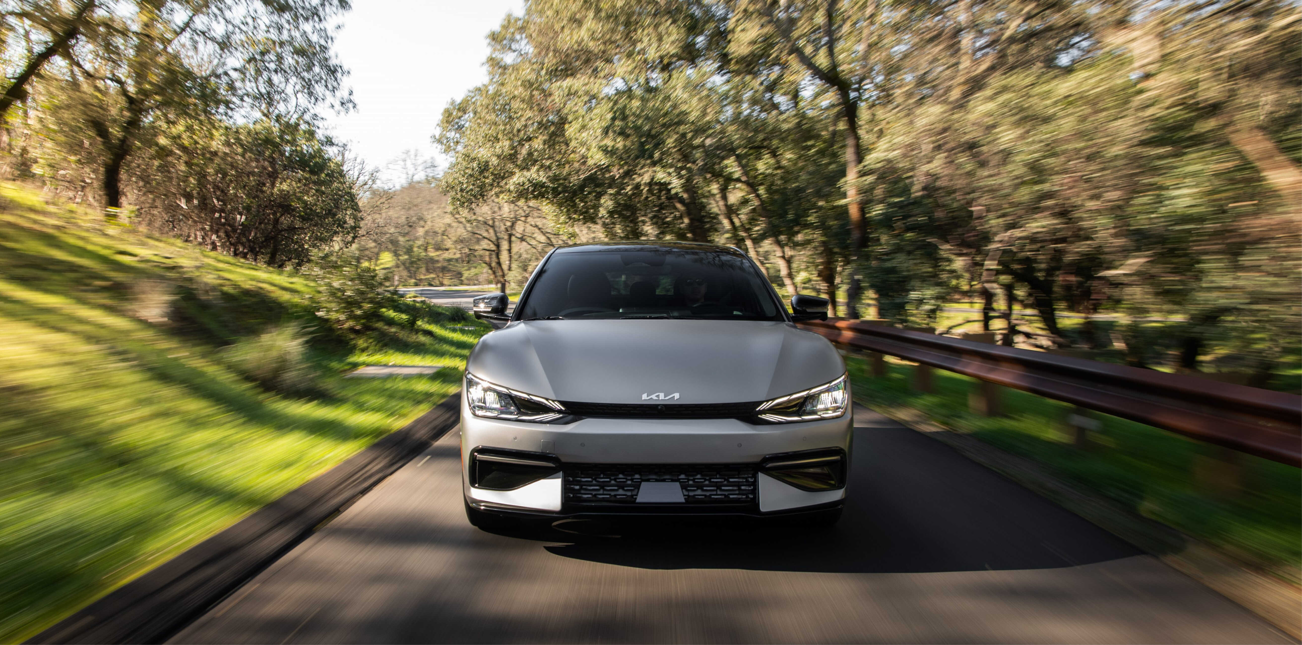 기아 EV6의 주행 모습