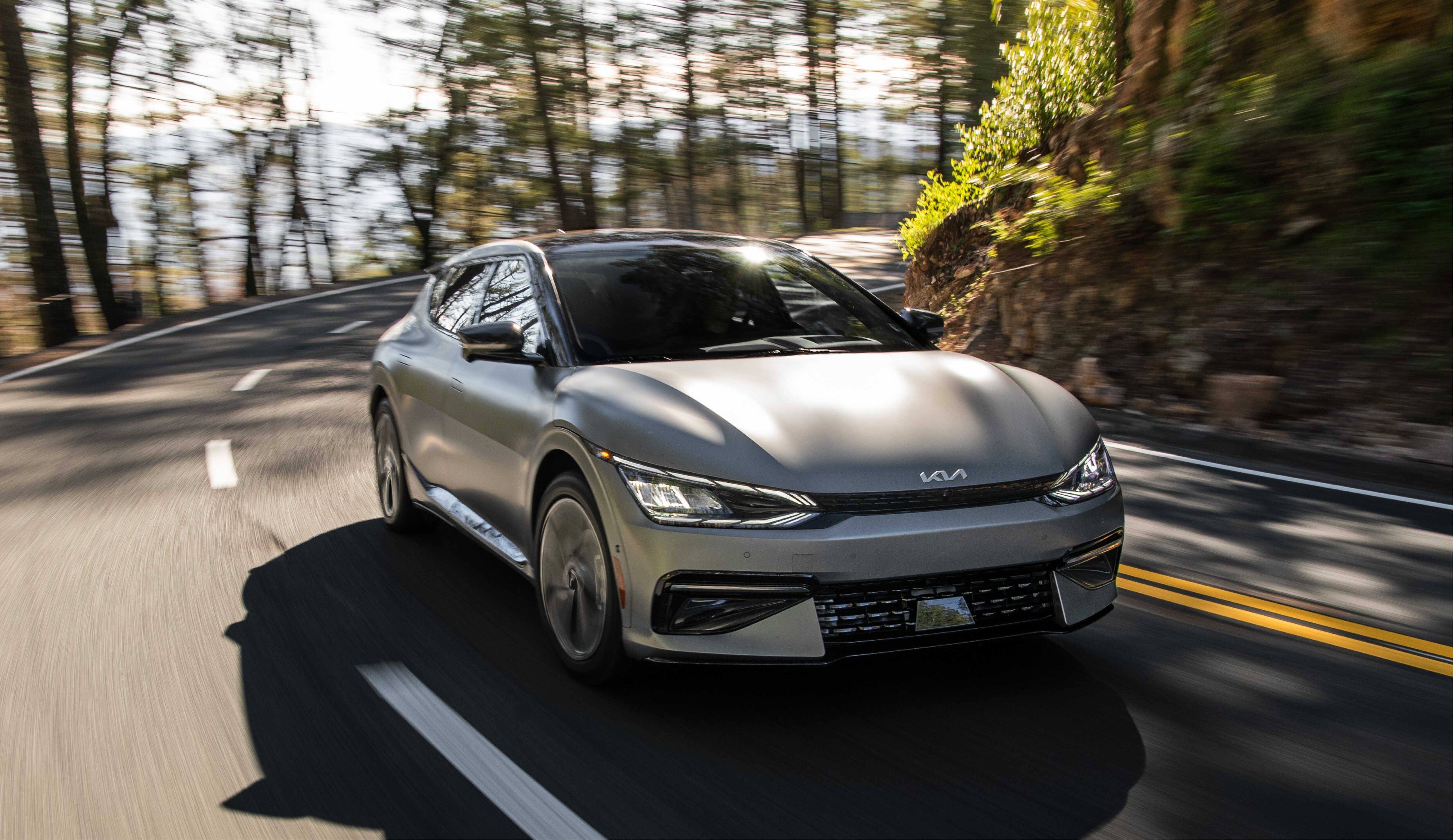 기아 EV6의 주행 모습