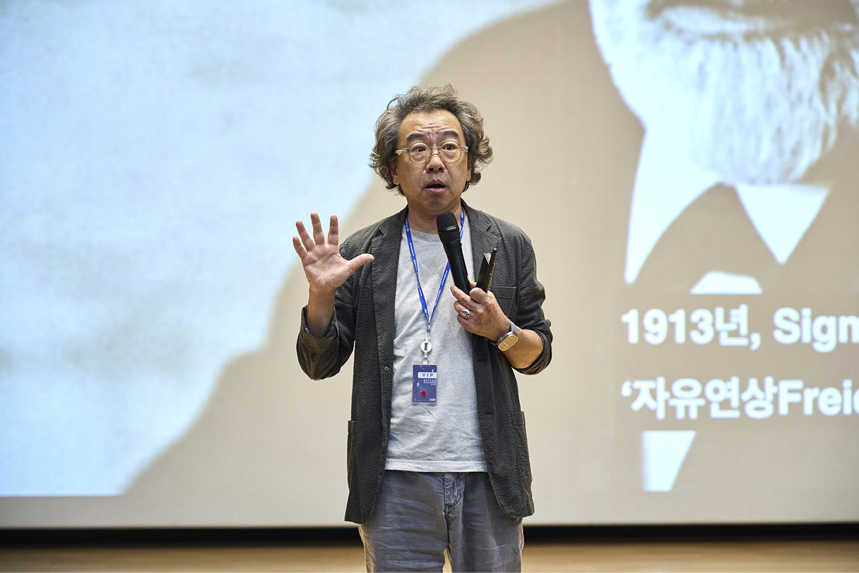 강연 중인 김정운 교수