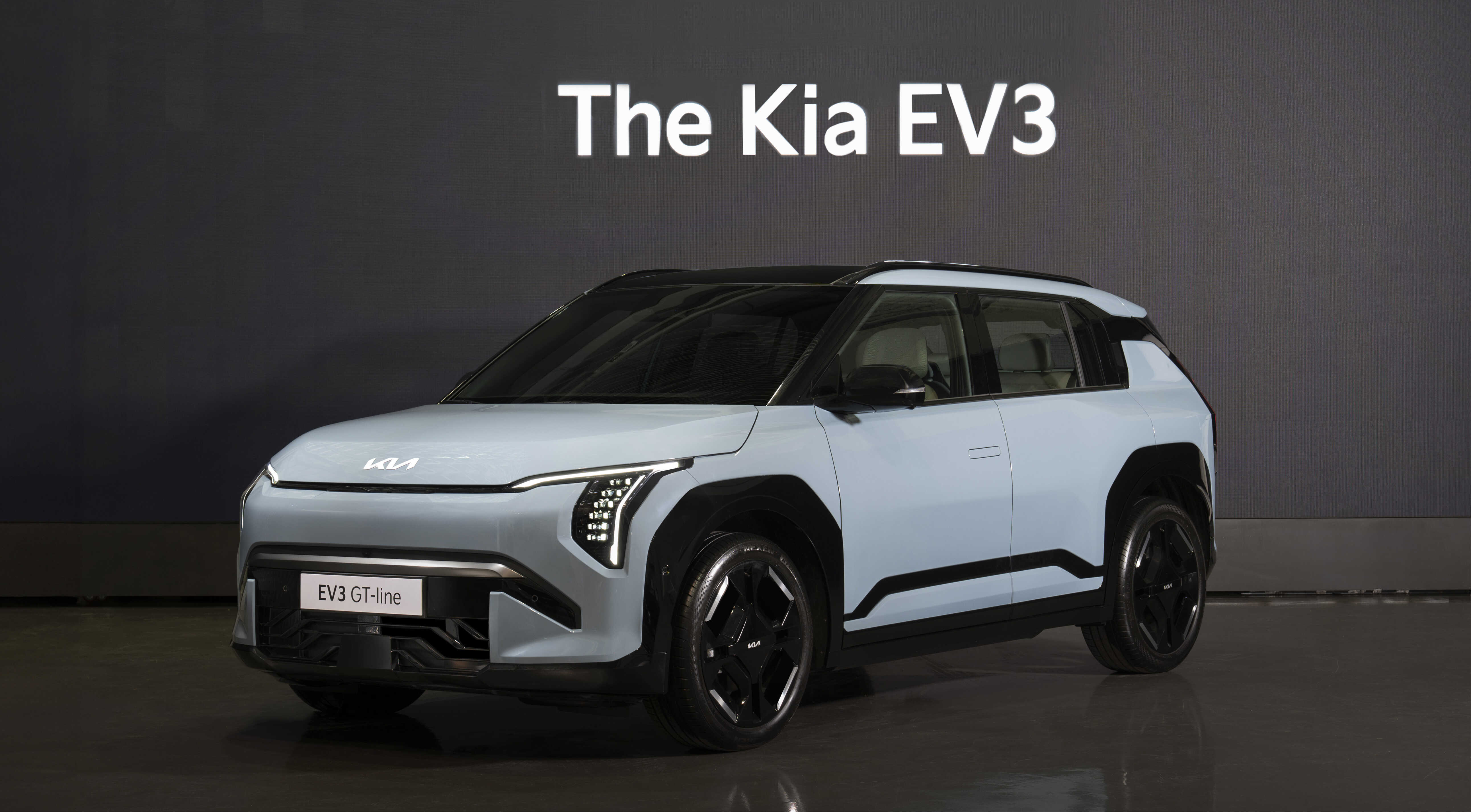 Front quarter view of KIA EV3