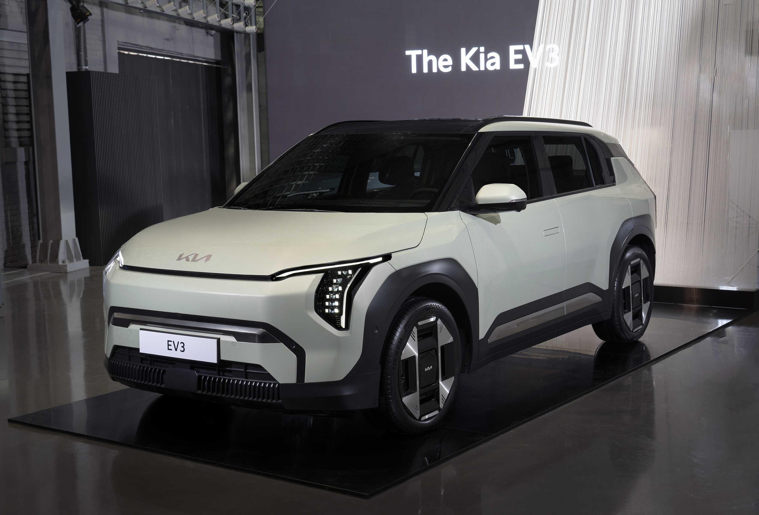 Front quarter view of KIA EV3