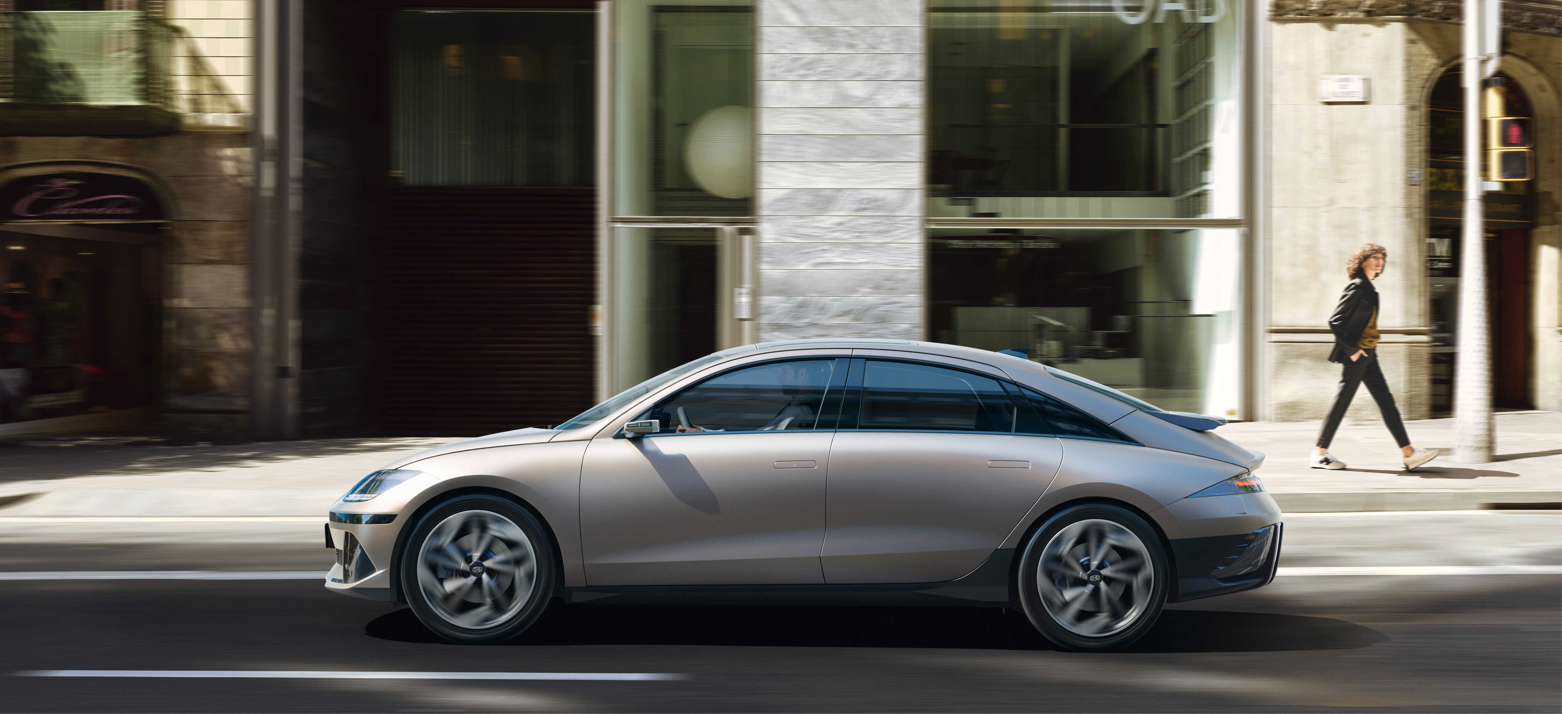 아이오닉 6 주행 모습