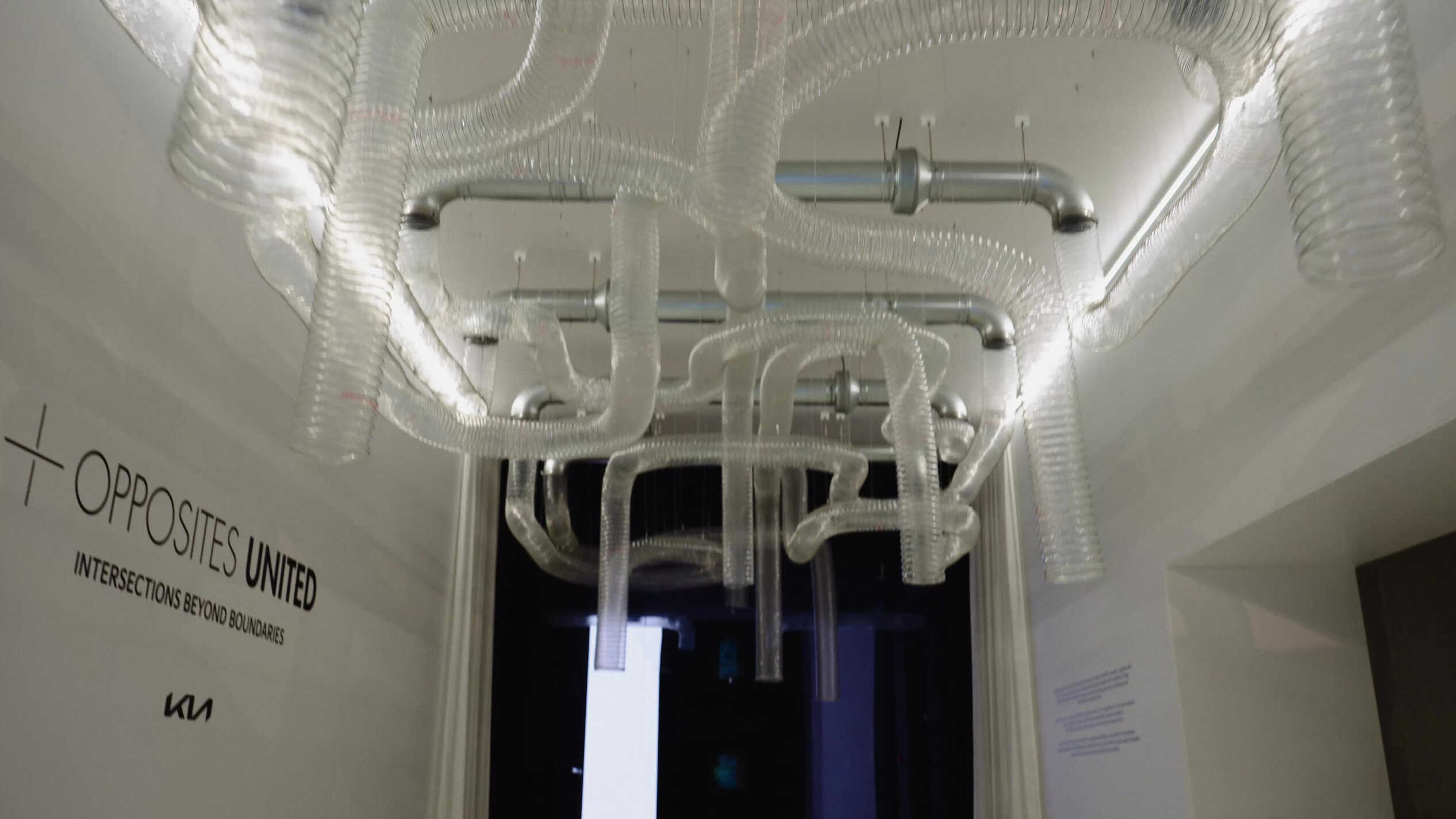 기아 밀라노 전시 현장의 모습