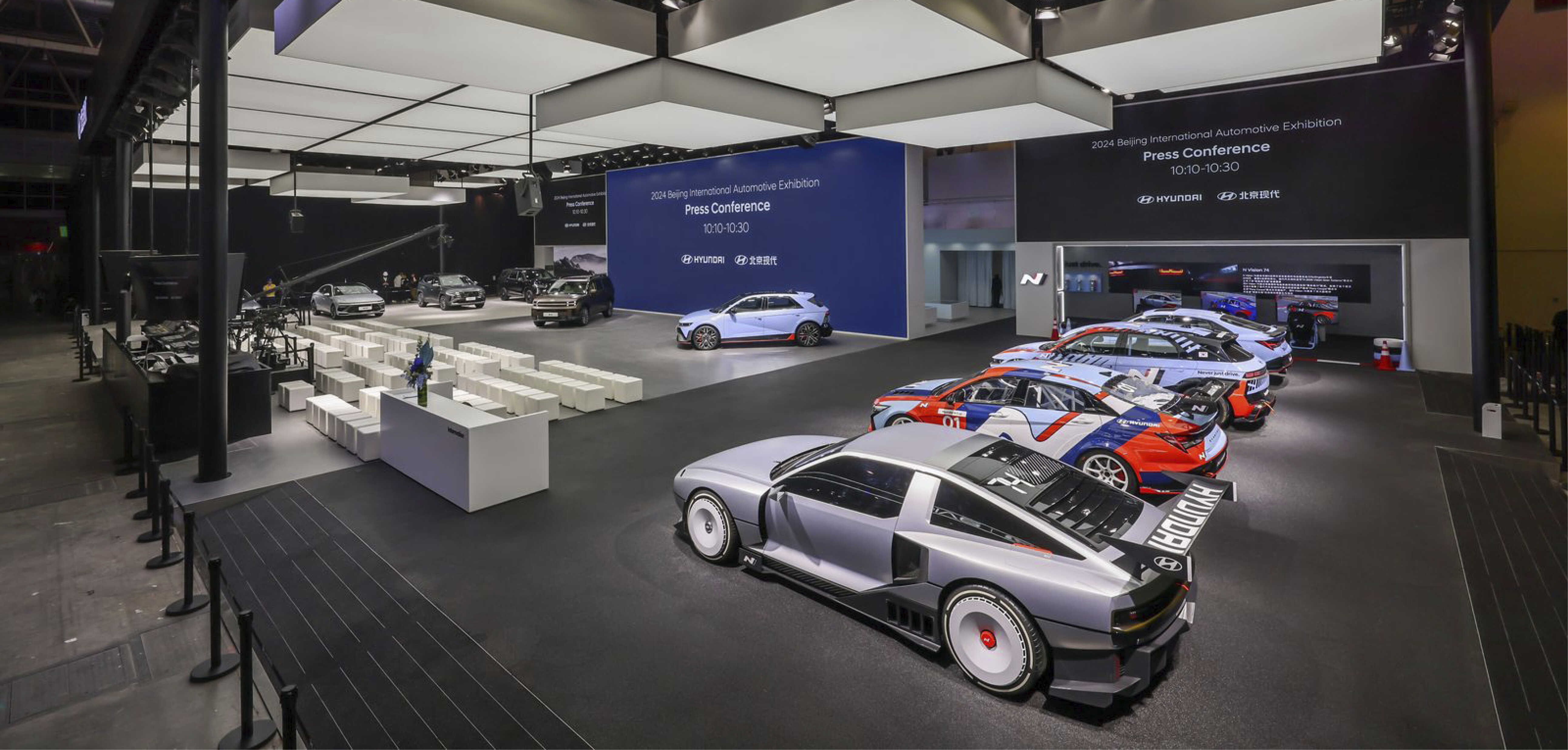 2024 오토차이나에 참가한 현대자동차의 전시 부스 모습