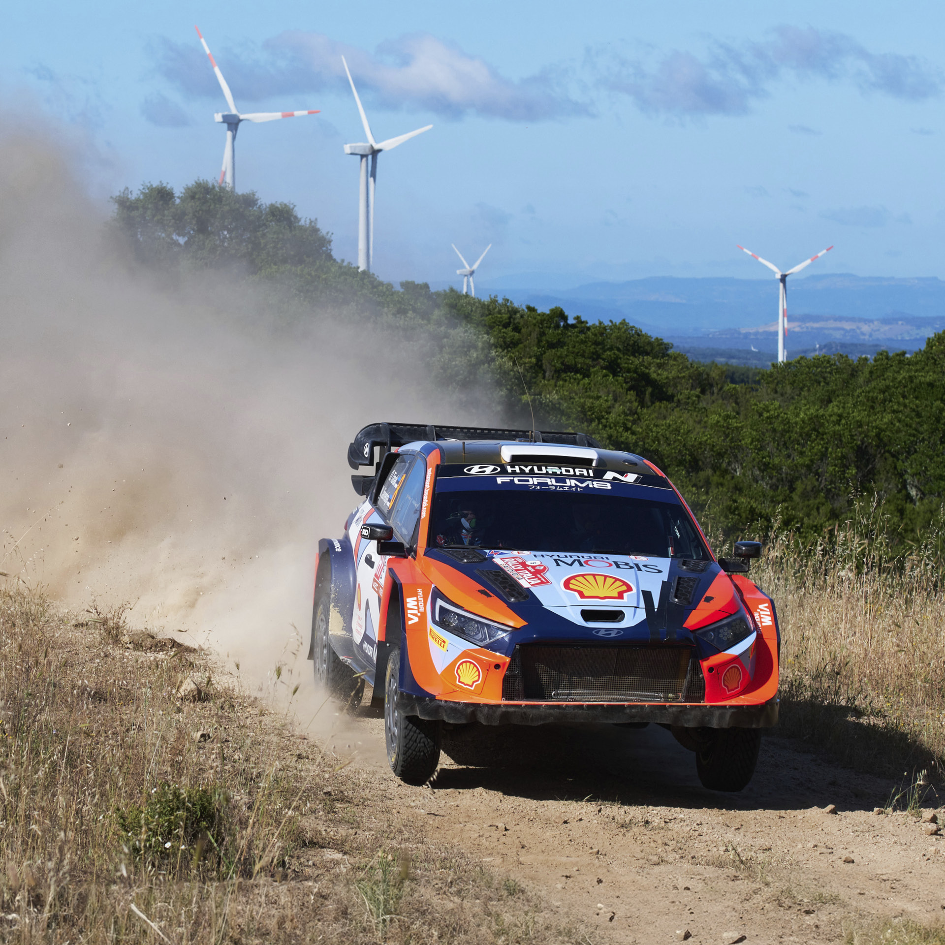 이탈리아 랠리를 달리는 현대 랠리 1 머신