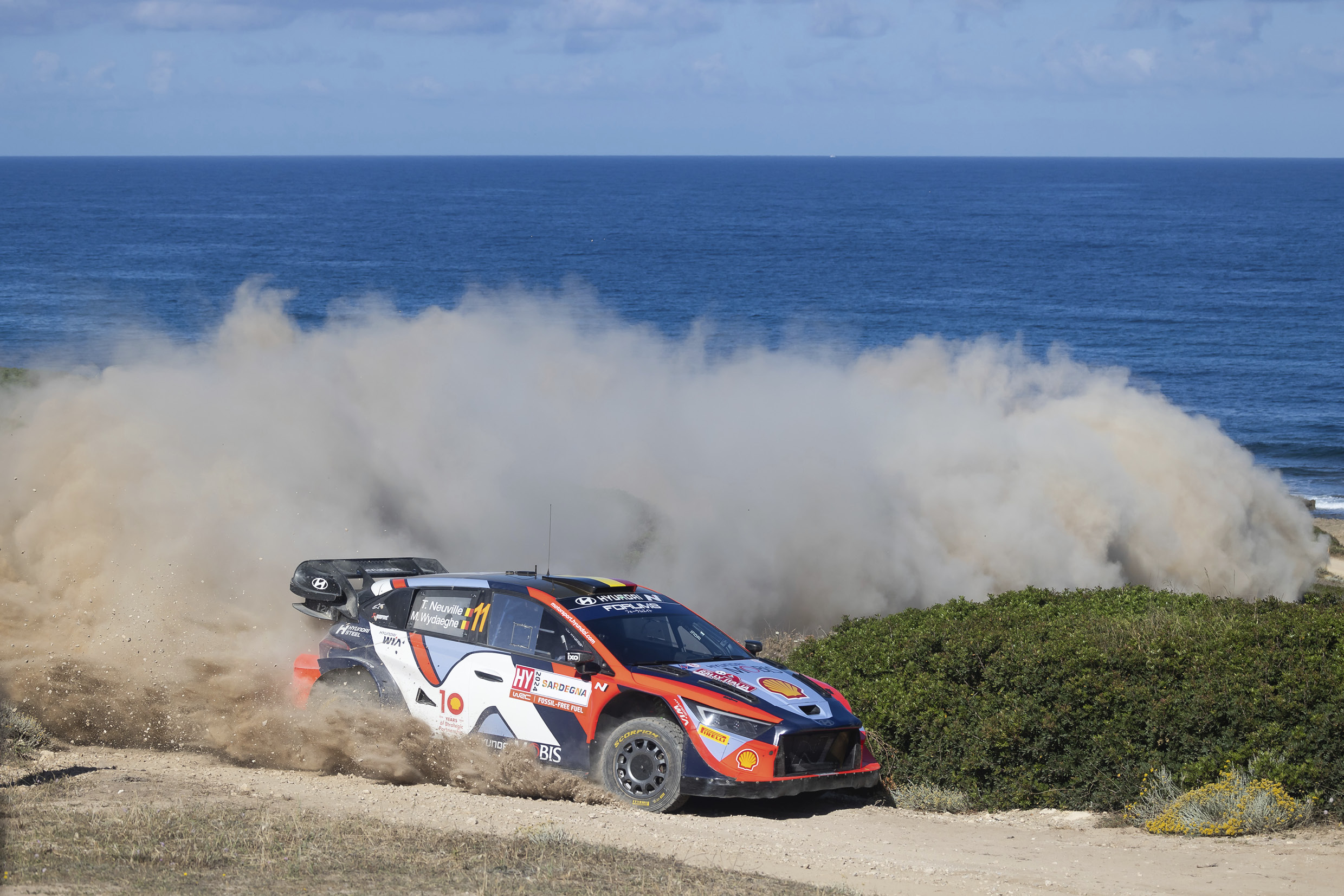 바다를 끼고 달리는 사르데냐 섬 코스