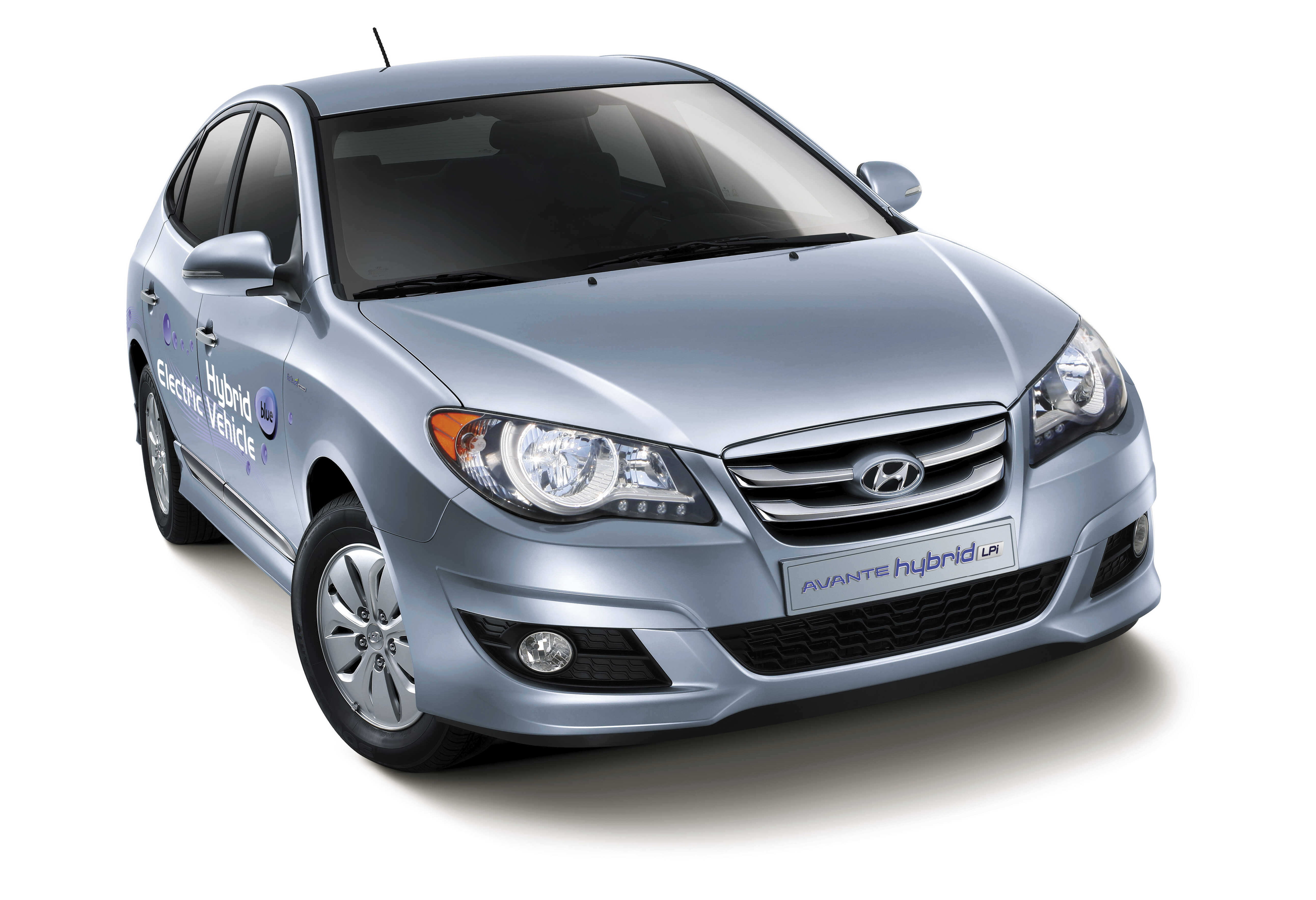 Lpi 엔진을 기반으로하는 하이브리드 시스템을 얹은 아반떼 하이브리드