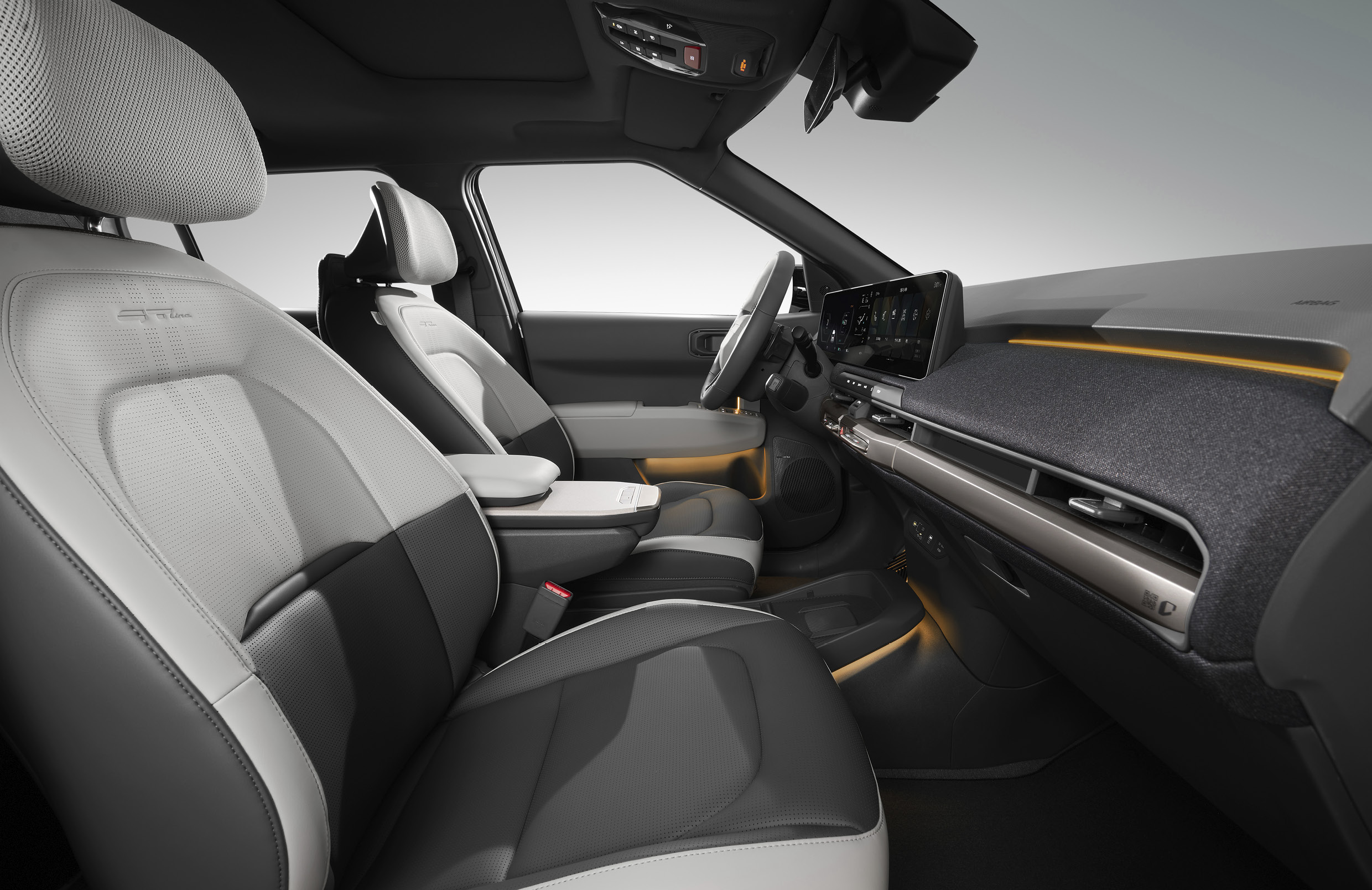The first row of EV3 is viewed from the passenger side to the side