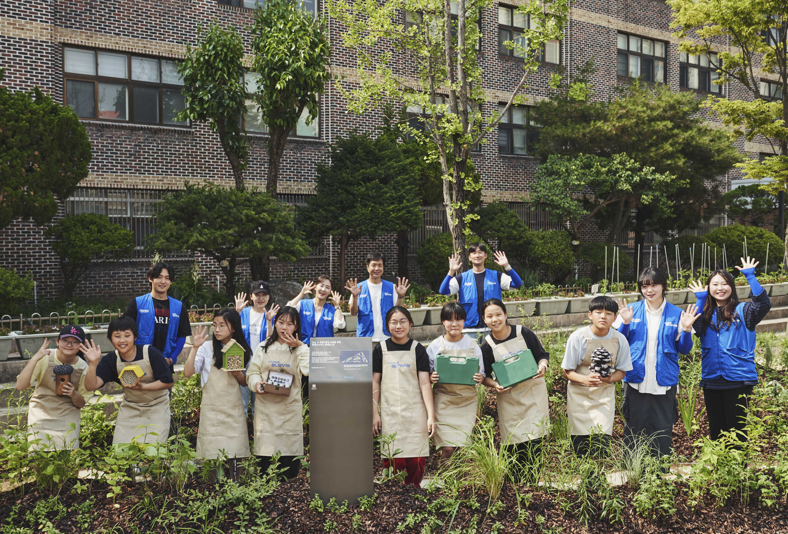 환경 보전 활동에 참석한 사람들의 모습