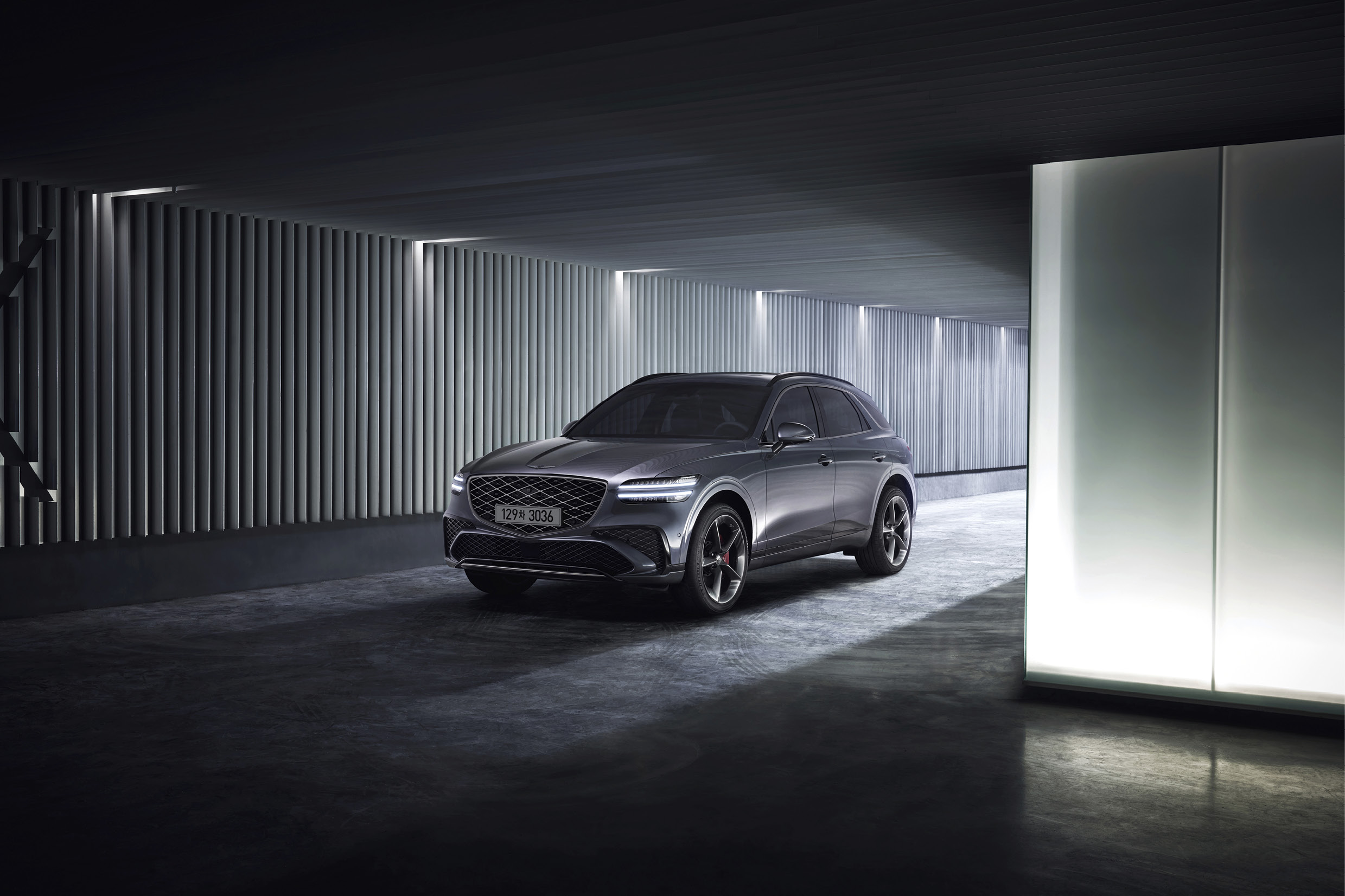 제네시스 GV70 부분변경 모델 전면 쿼터뷰