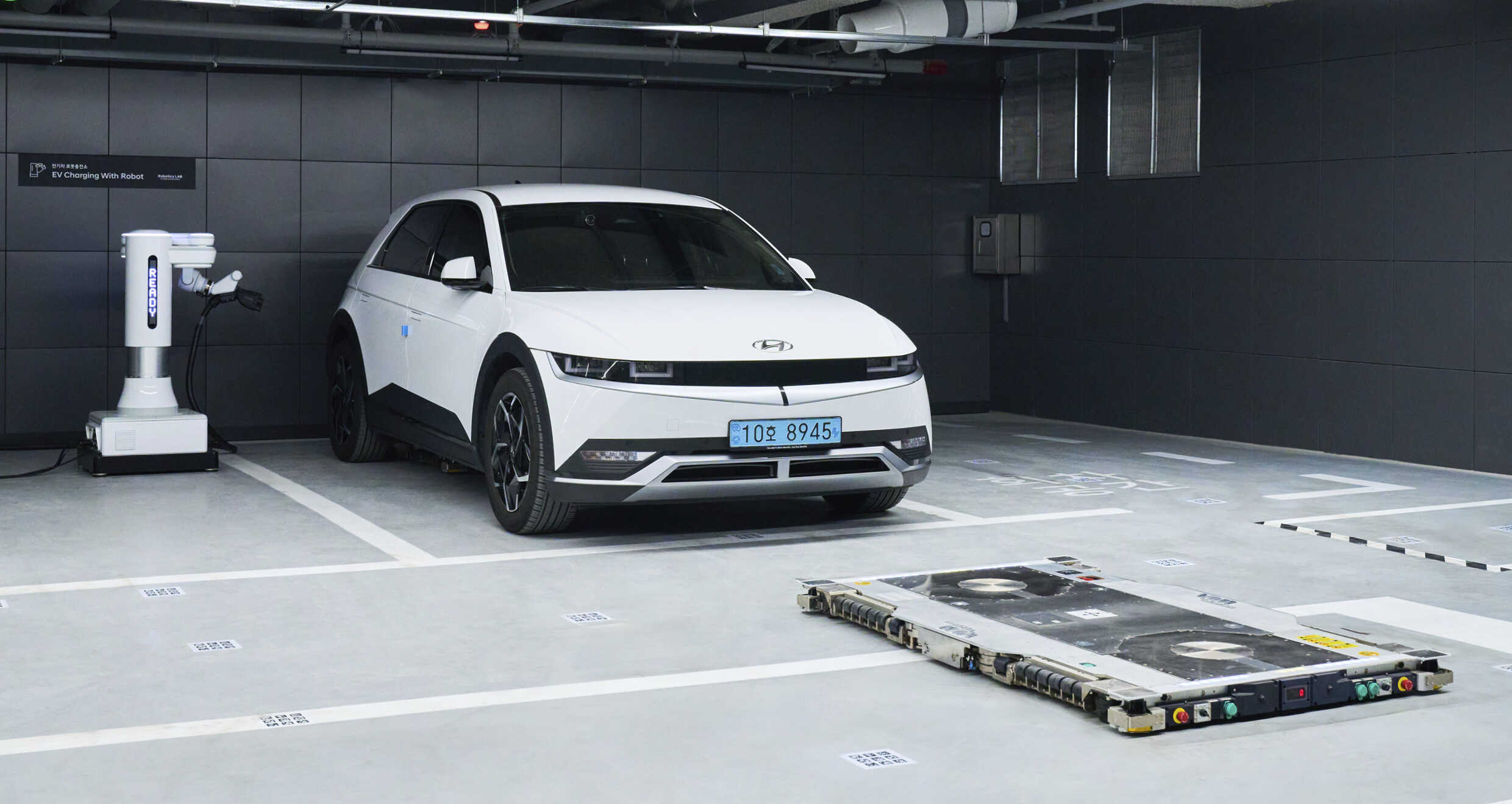 주차로봇과 충전 로봇의 모습