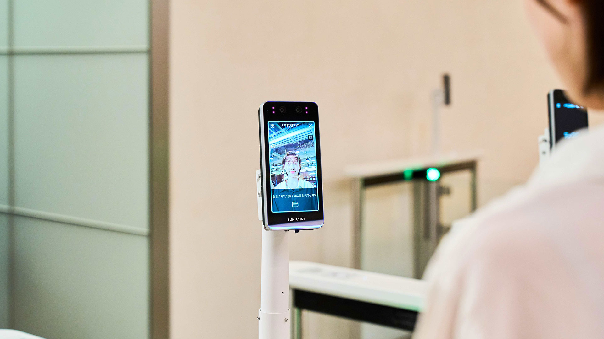 현대자동차·기아의 안면인식 기술을 활용한 출입 시스템.