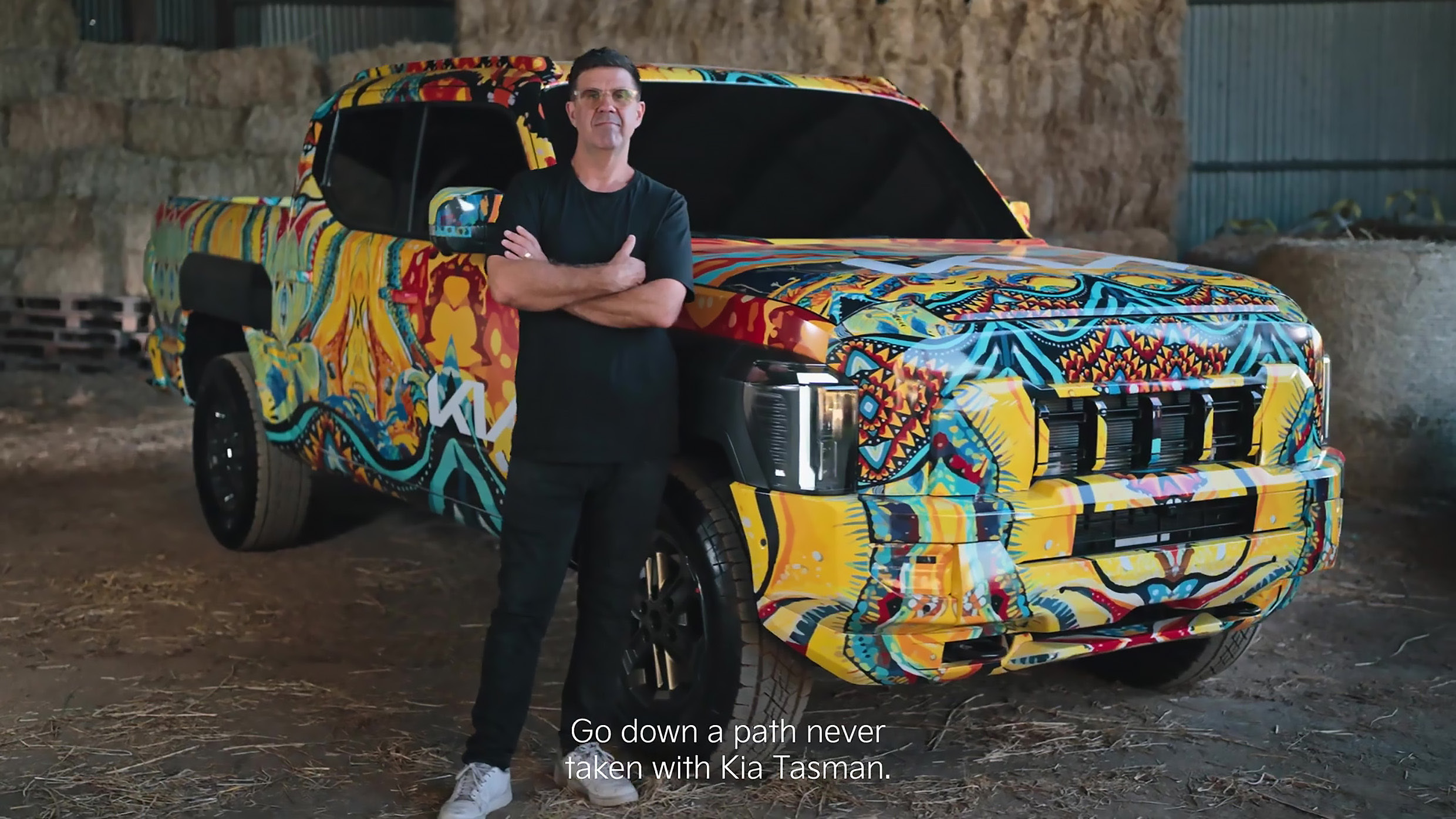 위장막 디자인을 담당한 아티스트의 모습