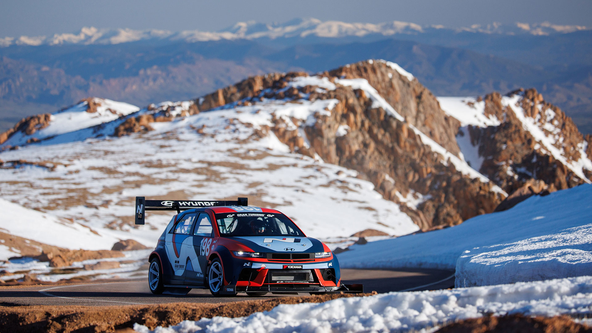 '파이크스 피크 힐클라임'을 주행하는 '아이오닉 5 N TA(Time Attack) Spec'