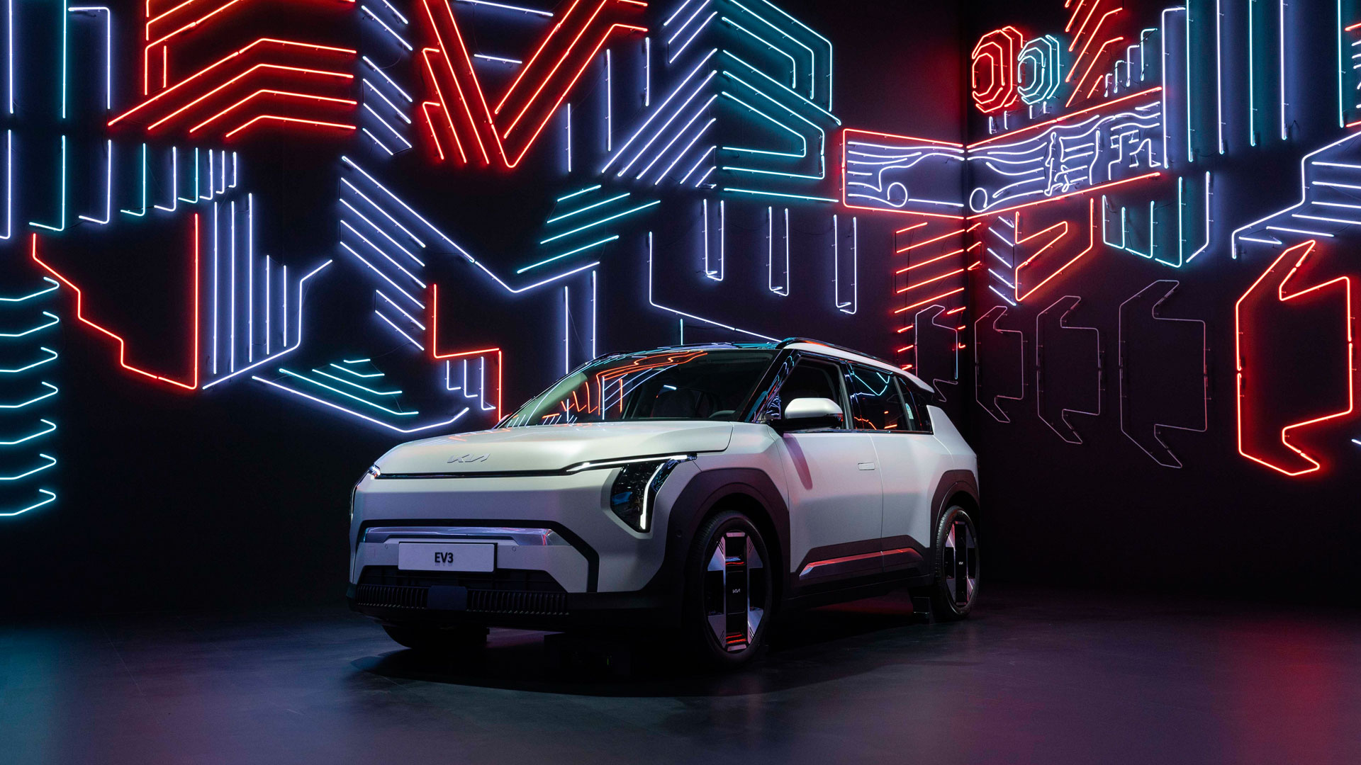 '2024 부산모빌리티쇼' 기아관 'EV3 네온 아트 존(Neon Art Zone)'에 전시된 EV3