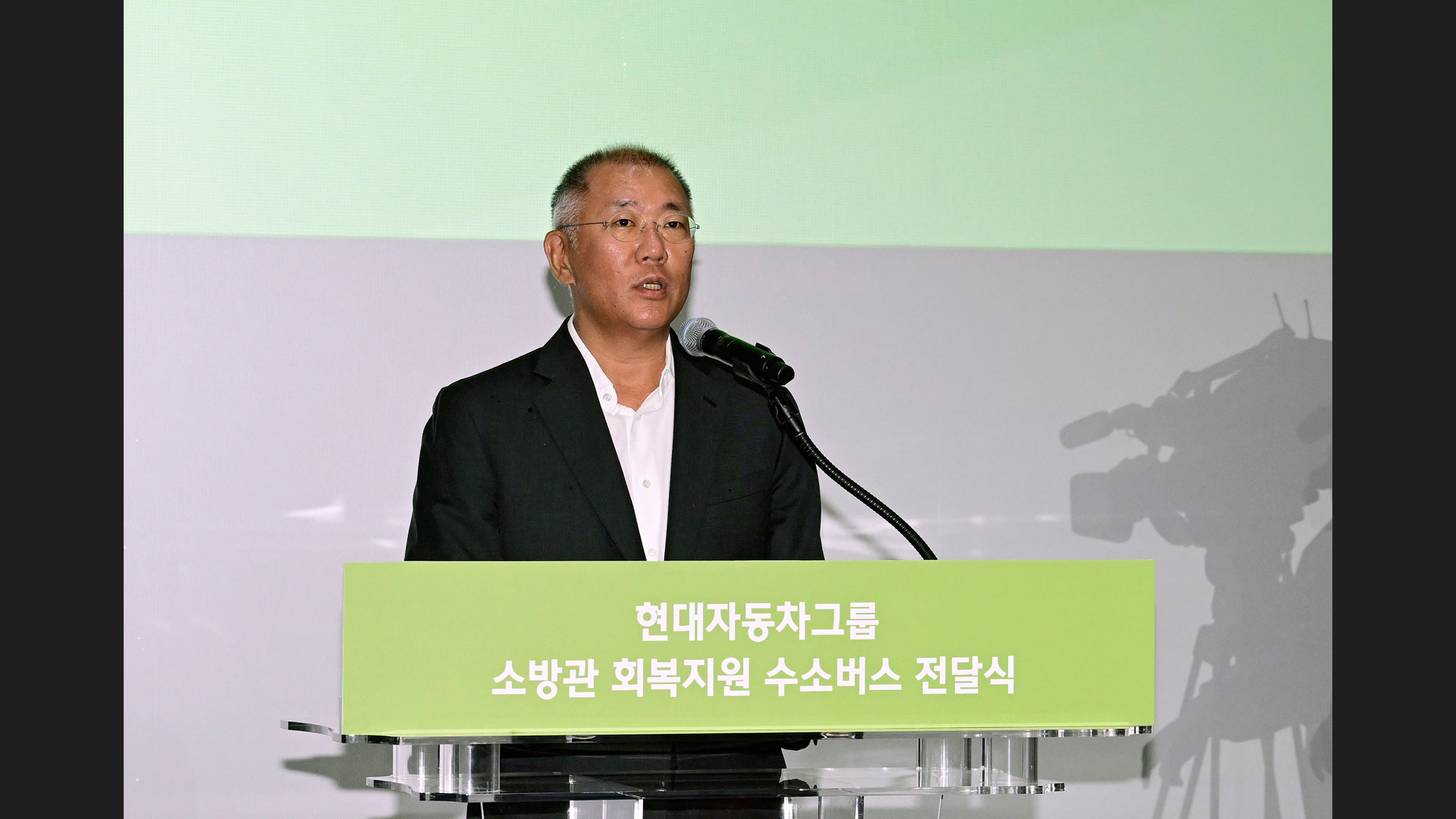 정의선 현대자동차그룹 회장이 인사말을 하고 있다.