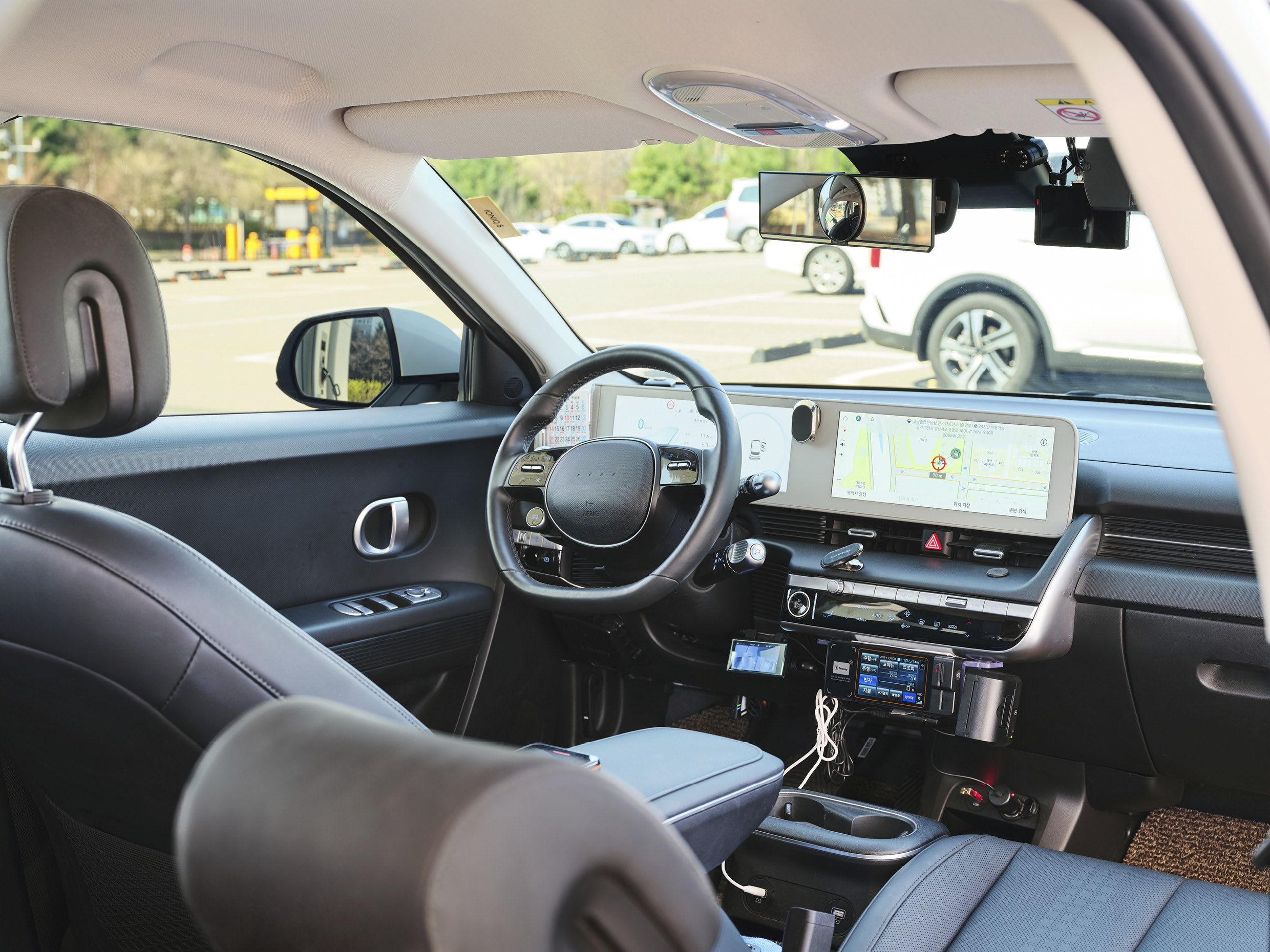 아이오닉 5 택시의 운전석 모습