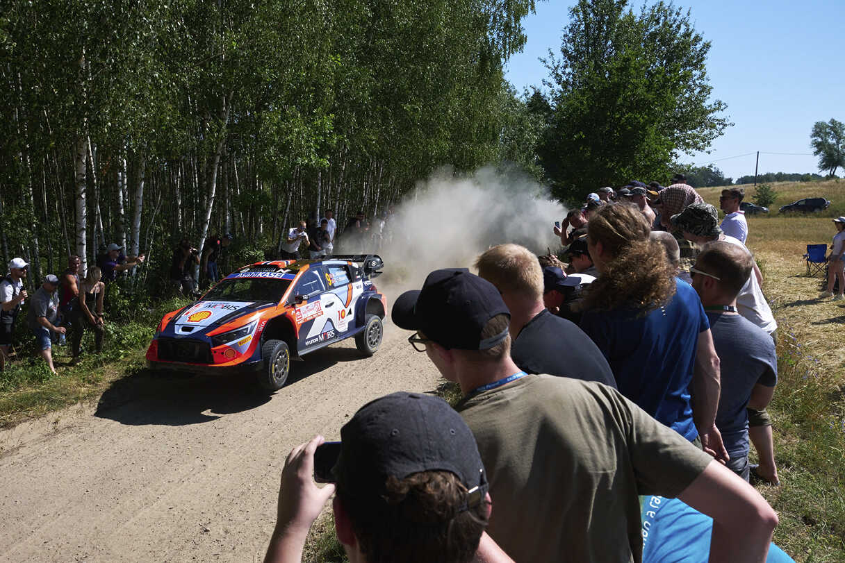 현대자동차 i20 N 랠리1 하이브리드의 주행 모습