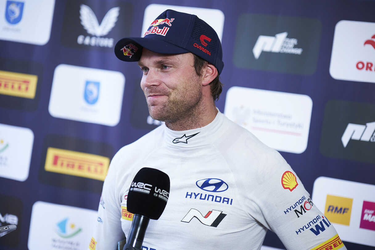 현대 월드랠리팀 드라이버 안드레아스 미켈센의 모습