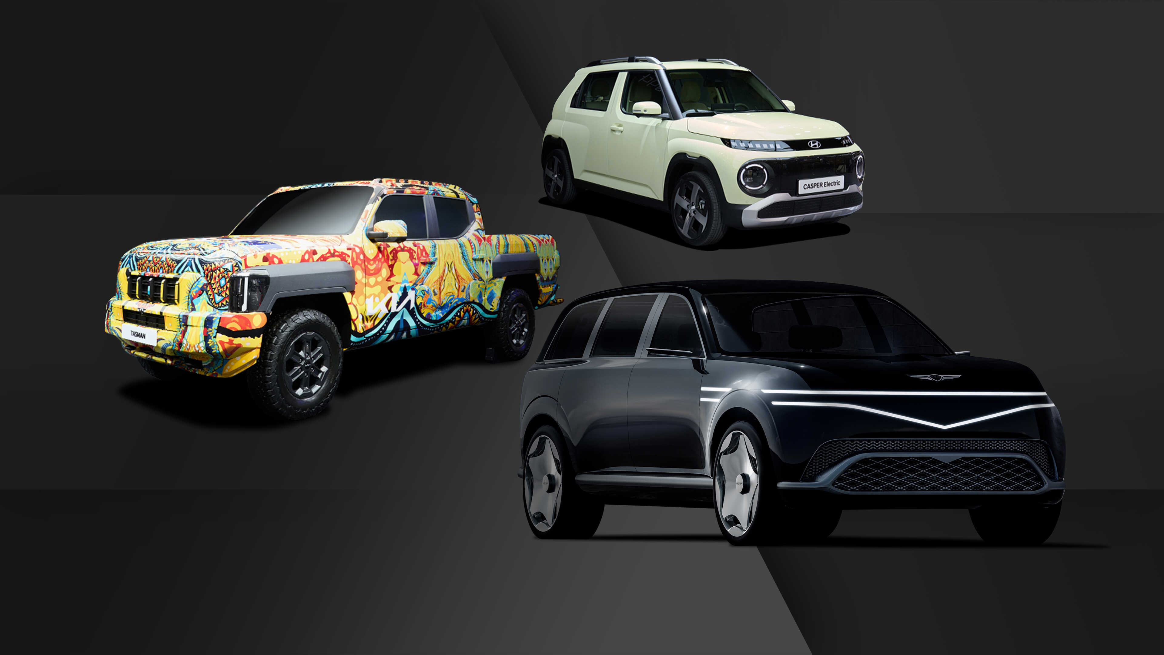 검은 배경에 자동차 세 대가 배치된 모습