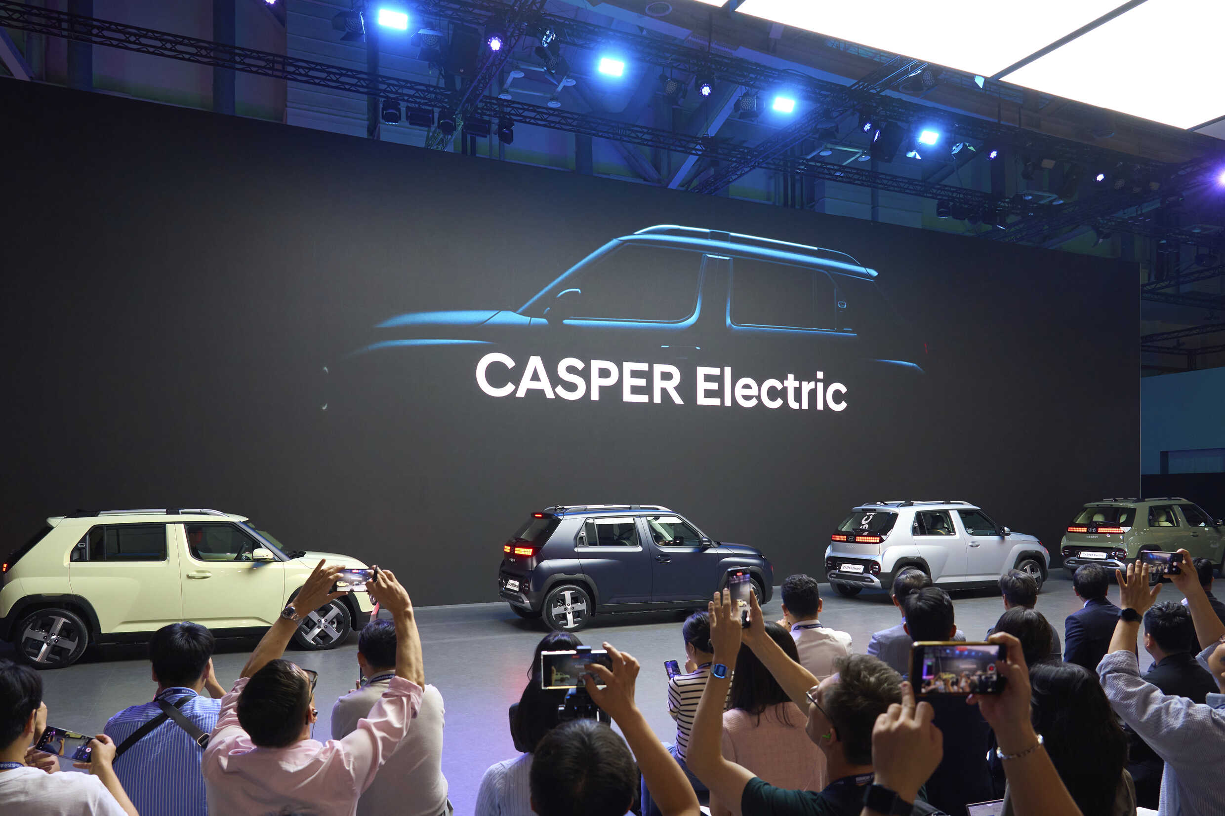 일렬로 캐스퍼 일렉트릭 네 대의 측면이 배치된 모습