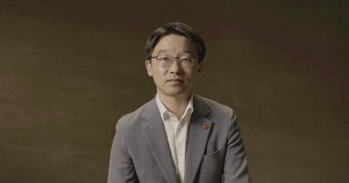 Director Ko Yoon-sung is being interviewed