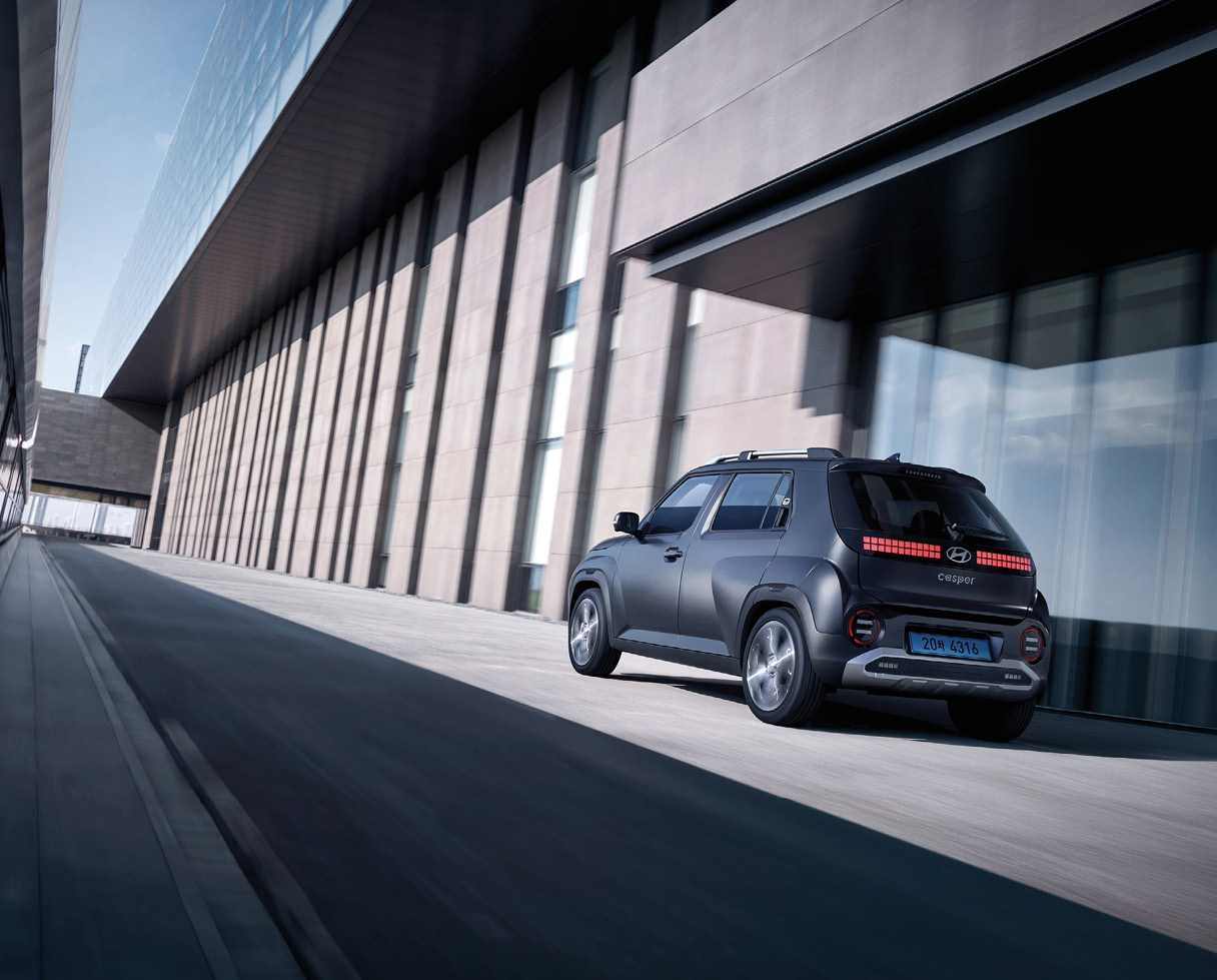 주행하는 차량의 후측면