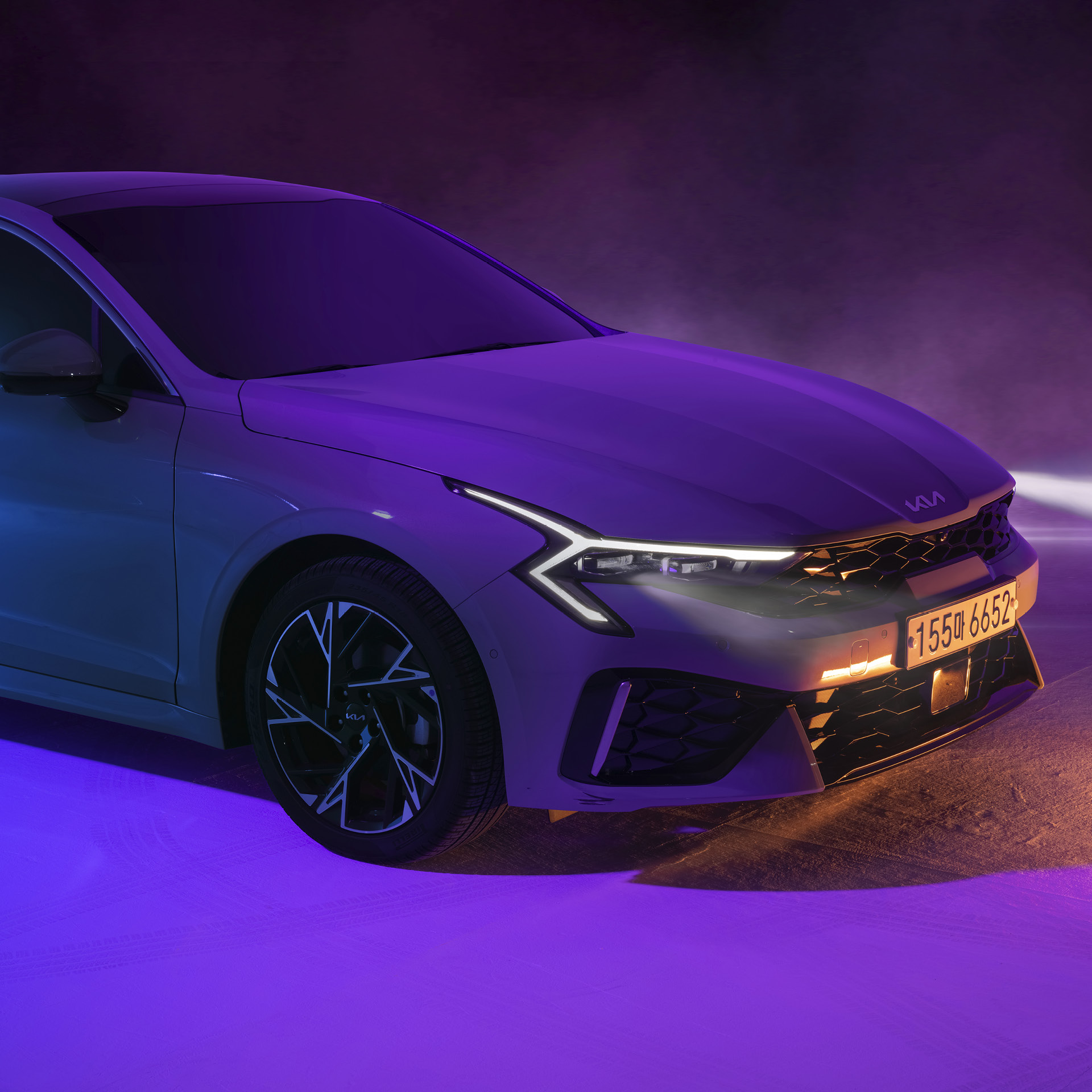 Front view of KIA K5