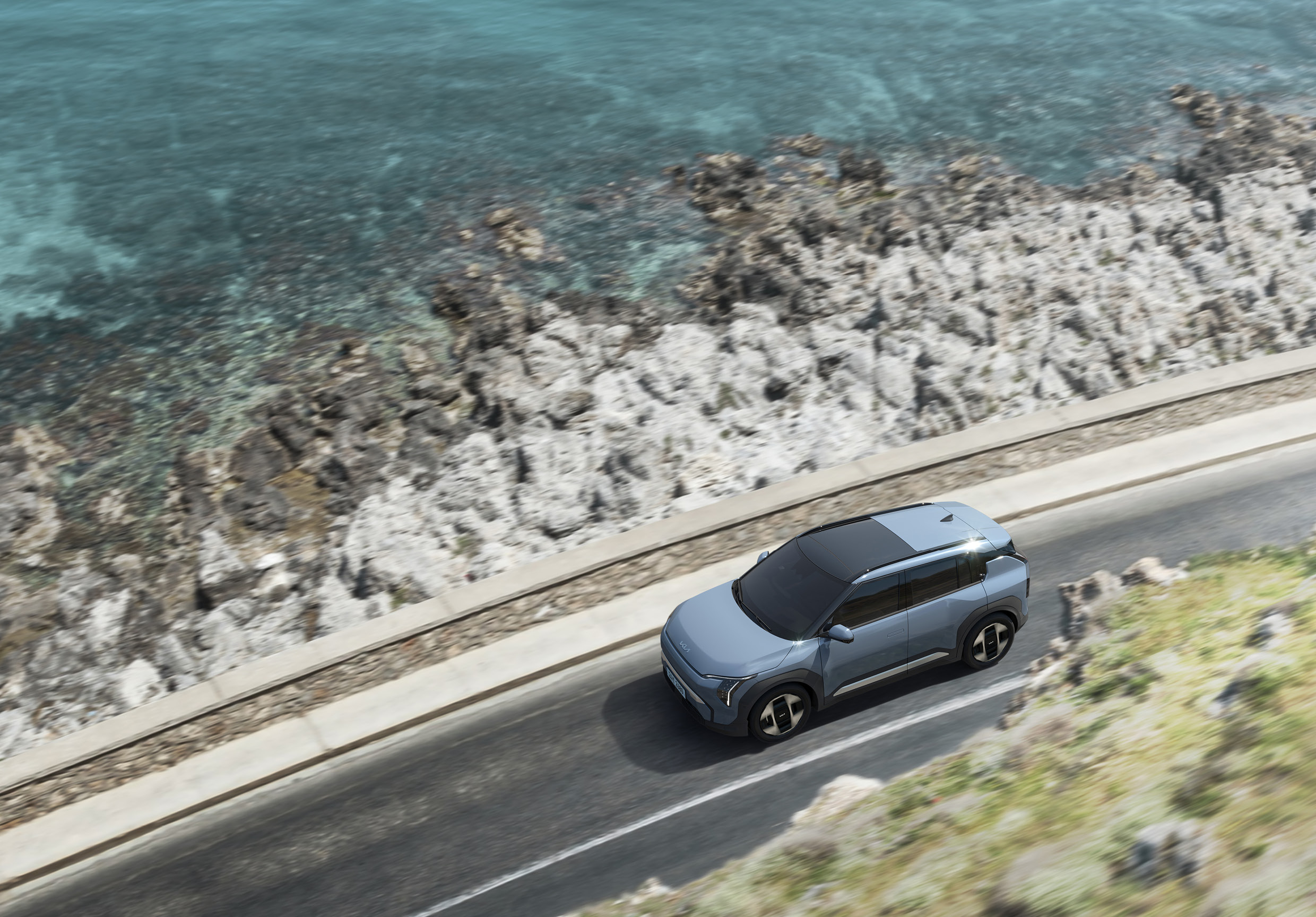 EV3가 해안도로를 주행하는 모습