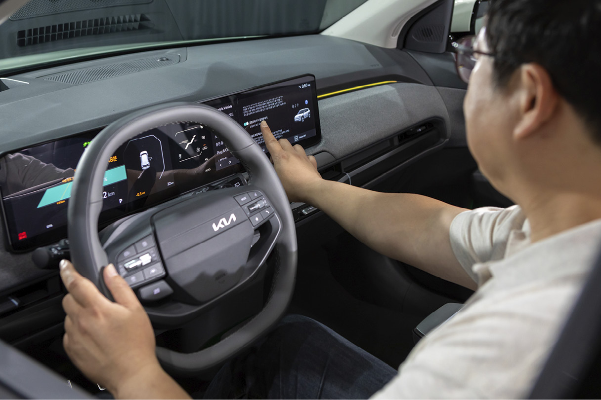 유틸리티 모드 기능을 시연하고 있는 개발자