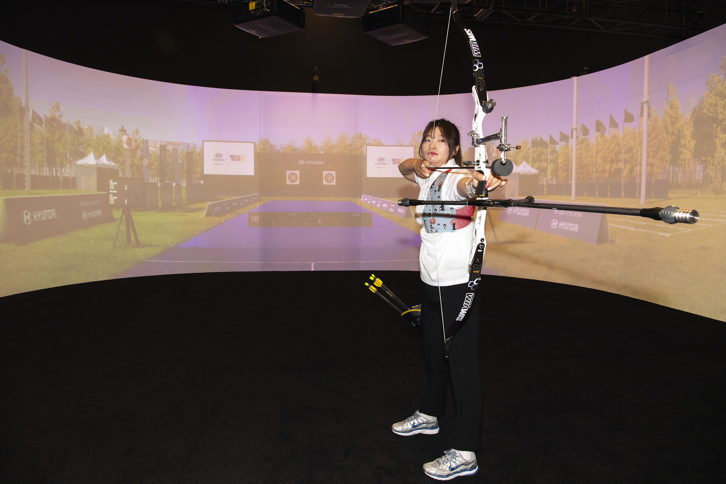 Women's players who are active in Yanggung virtual experience equipment