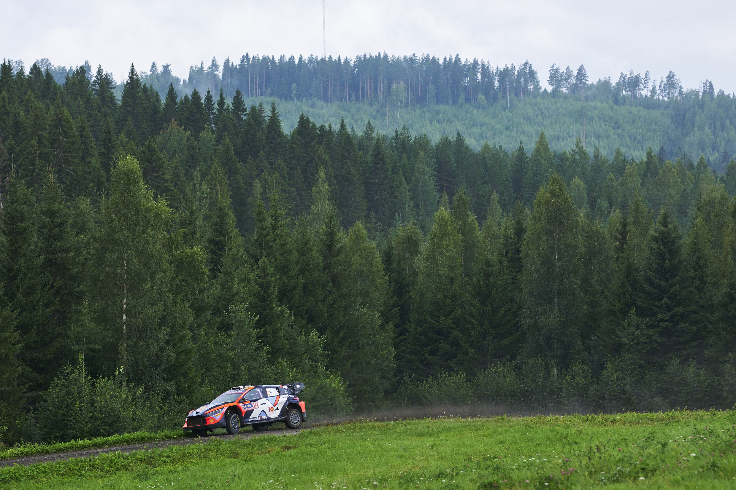 현대자동차 i20 N 랠리1 하이브리드의 주행 모습