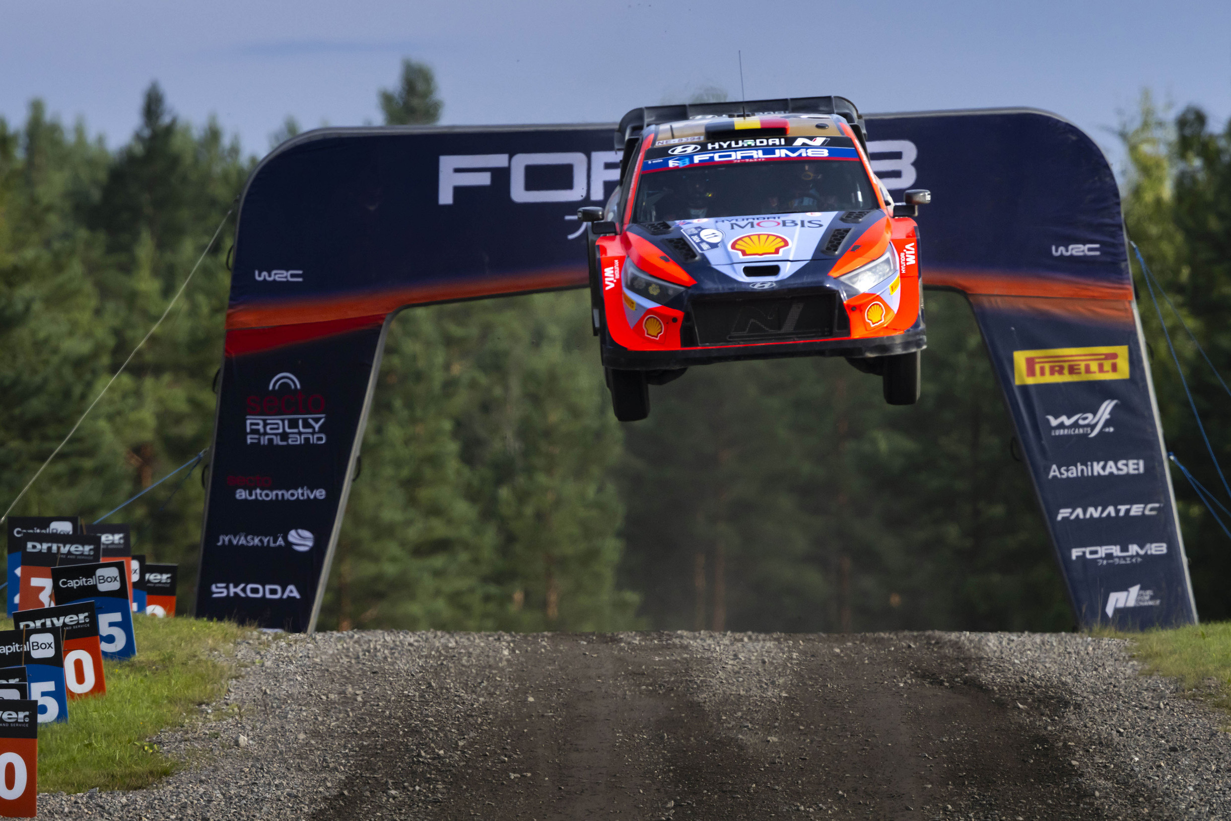 현대자동차 i20 N 랠리1 하이브리드의 주행 모습