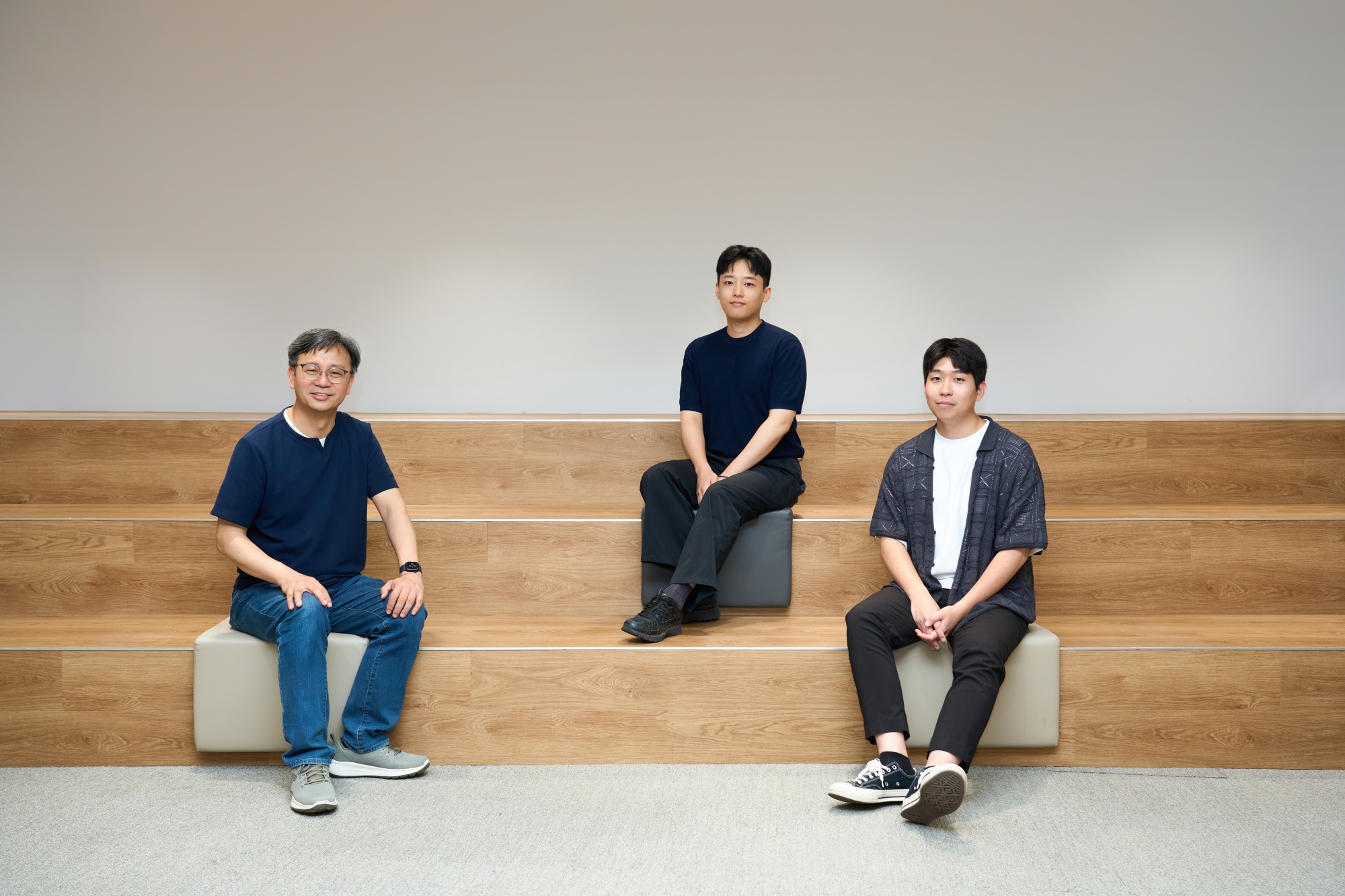 HMG 디벨로퍼스의 필진으로 활동 중인 현대차그룹 개발자들의 모습