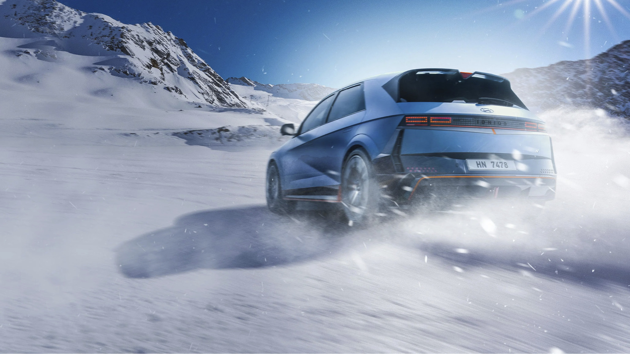 현대자동차 아이오닉 5 N이 눈길 위를 달리는 모습