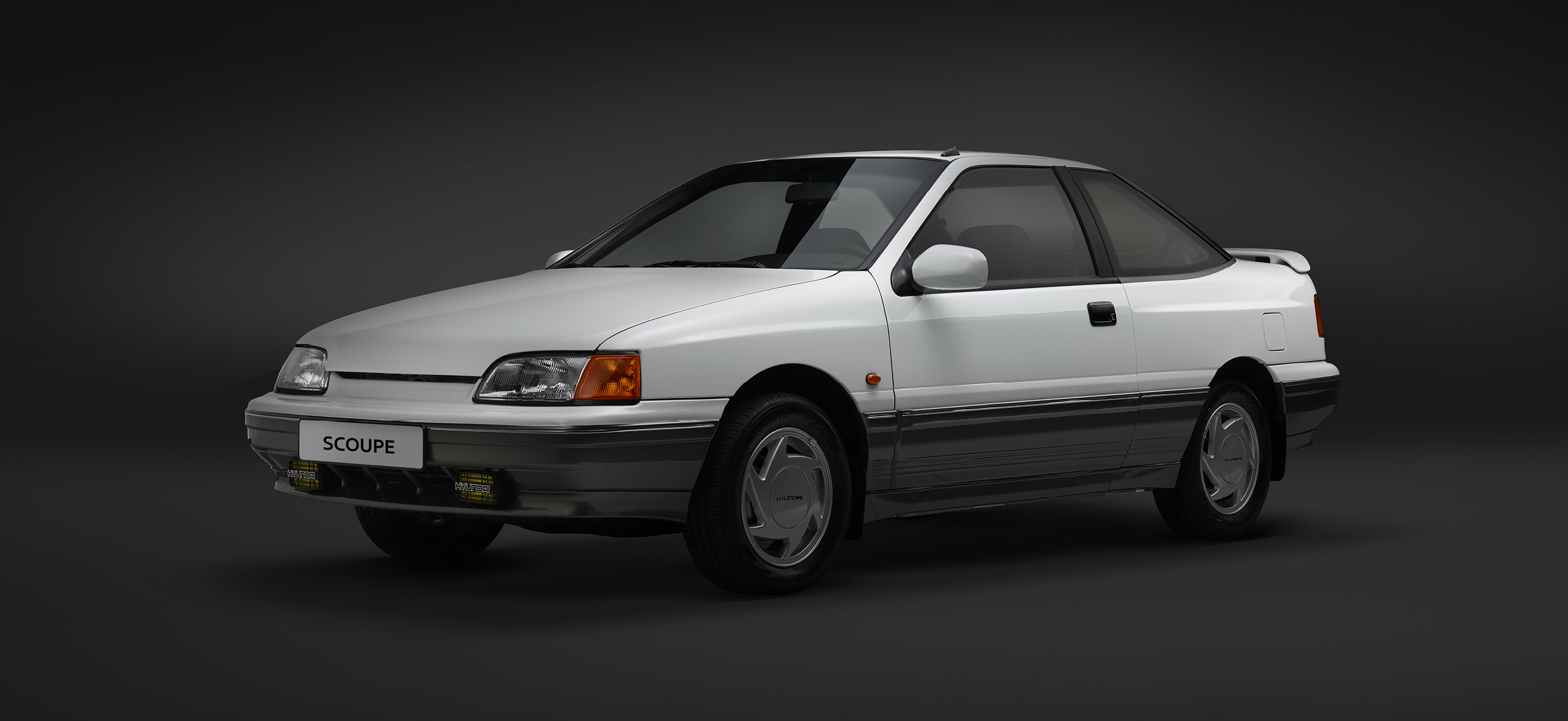 front-side view of hyundaii scoupe