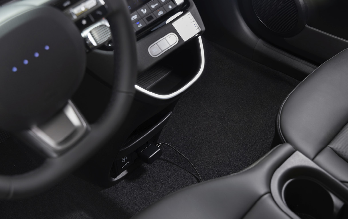 실내 V2L 파워아웃렛 클로즈업 모습