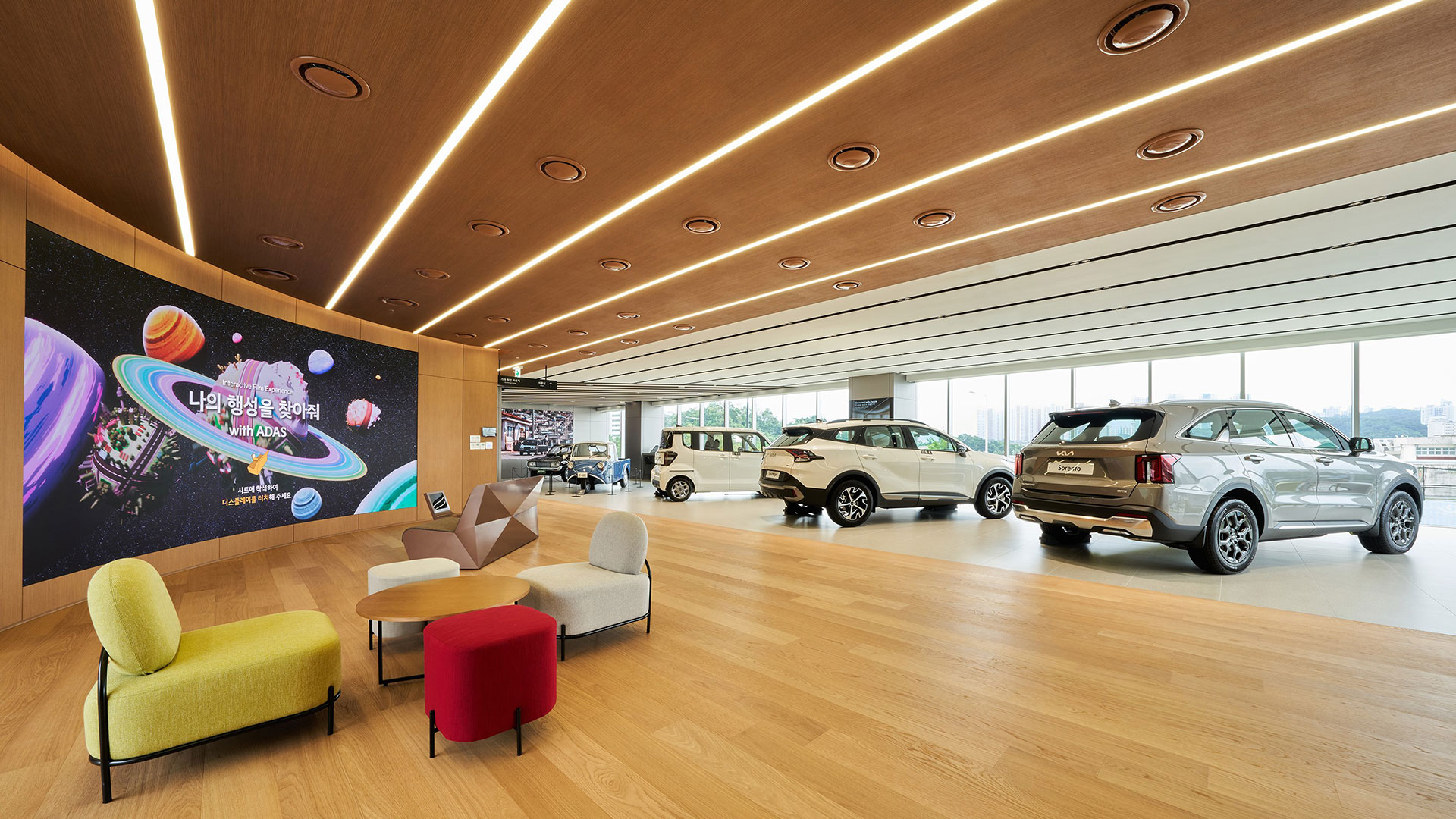 전시 차량들과 함께 마련된 첨단 운전자 보조 시스템(ADAS) 체험용 ‘뉴 테크 시뮬레이터(New-tech Simulator)’