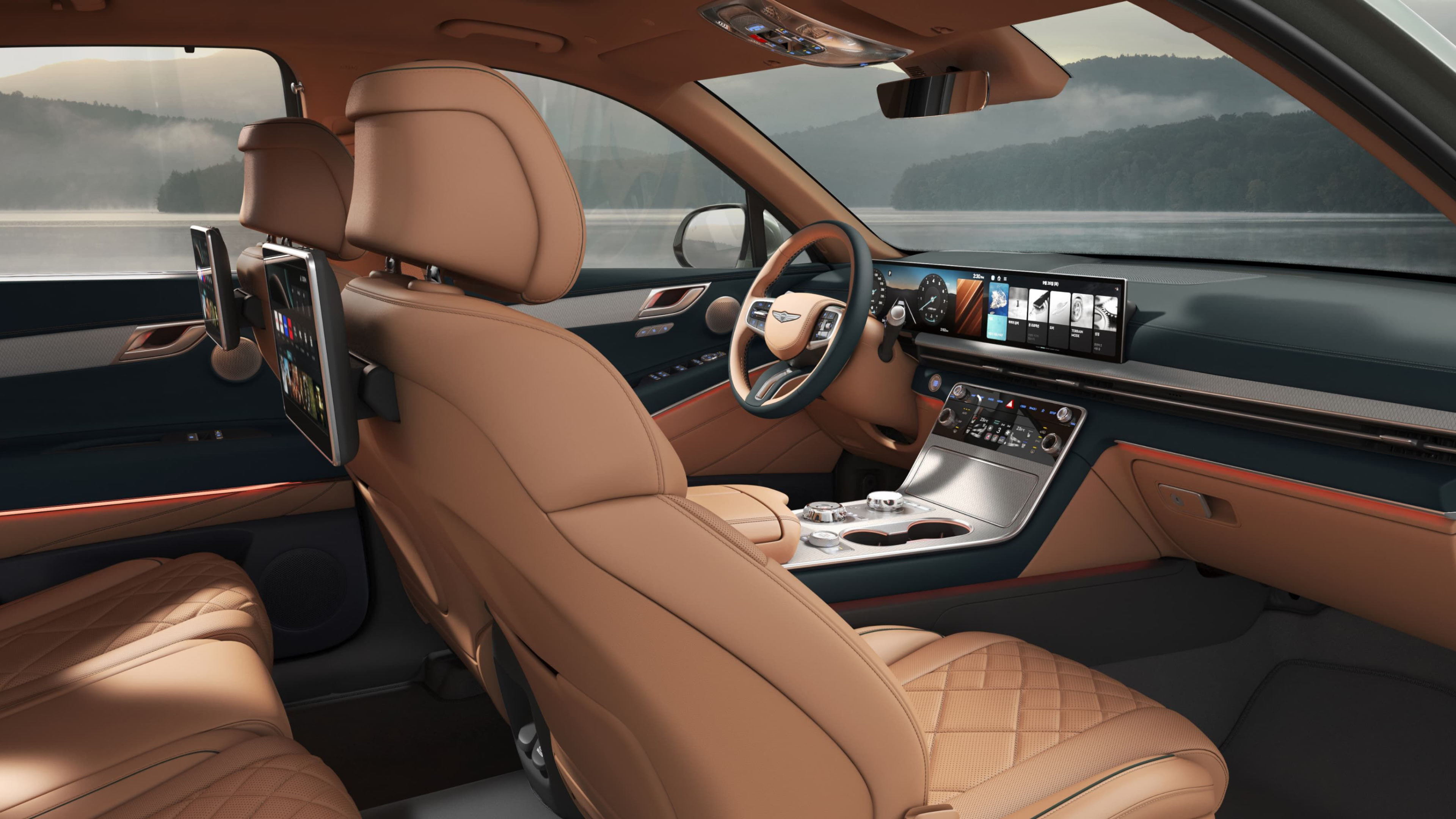 인포테인먼트가 작동하는 제네시스 모델 1열 실내 측면 모습